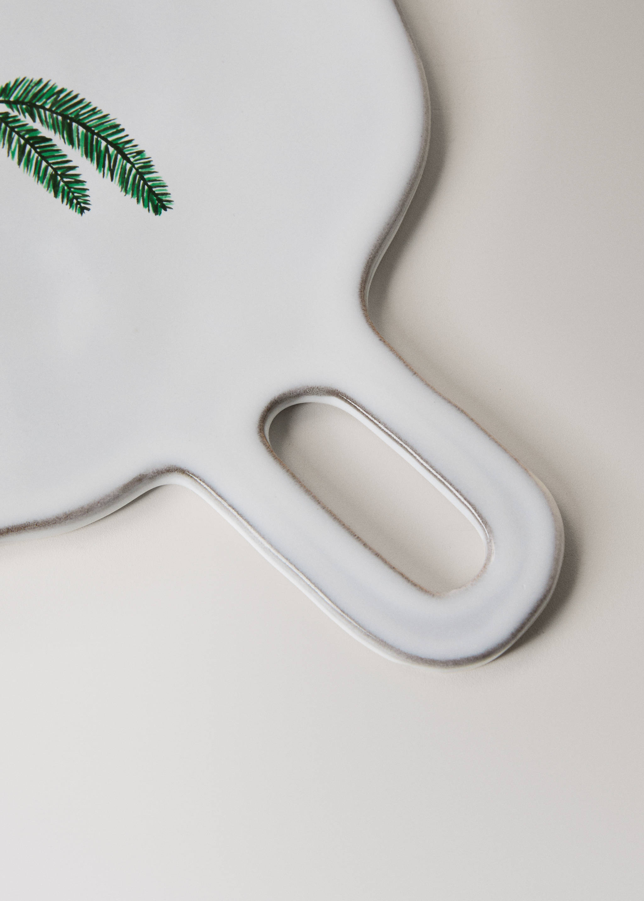 Round hand-painted stoneware serving dish - Details of the article 1