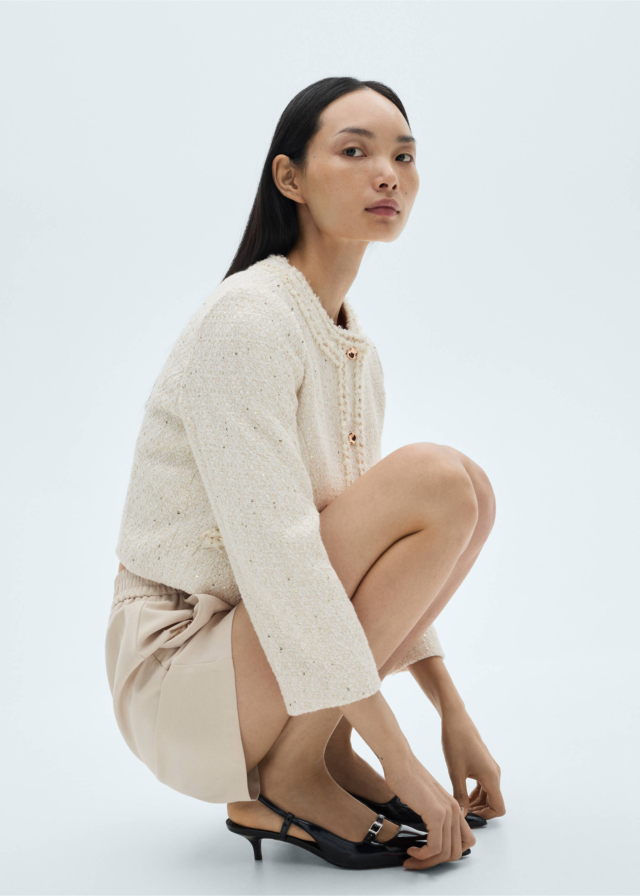 Elastic waist shorts - Details of the article 2, Beige. Ref: 87080582-00.