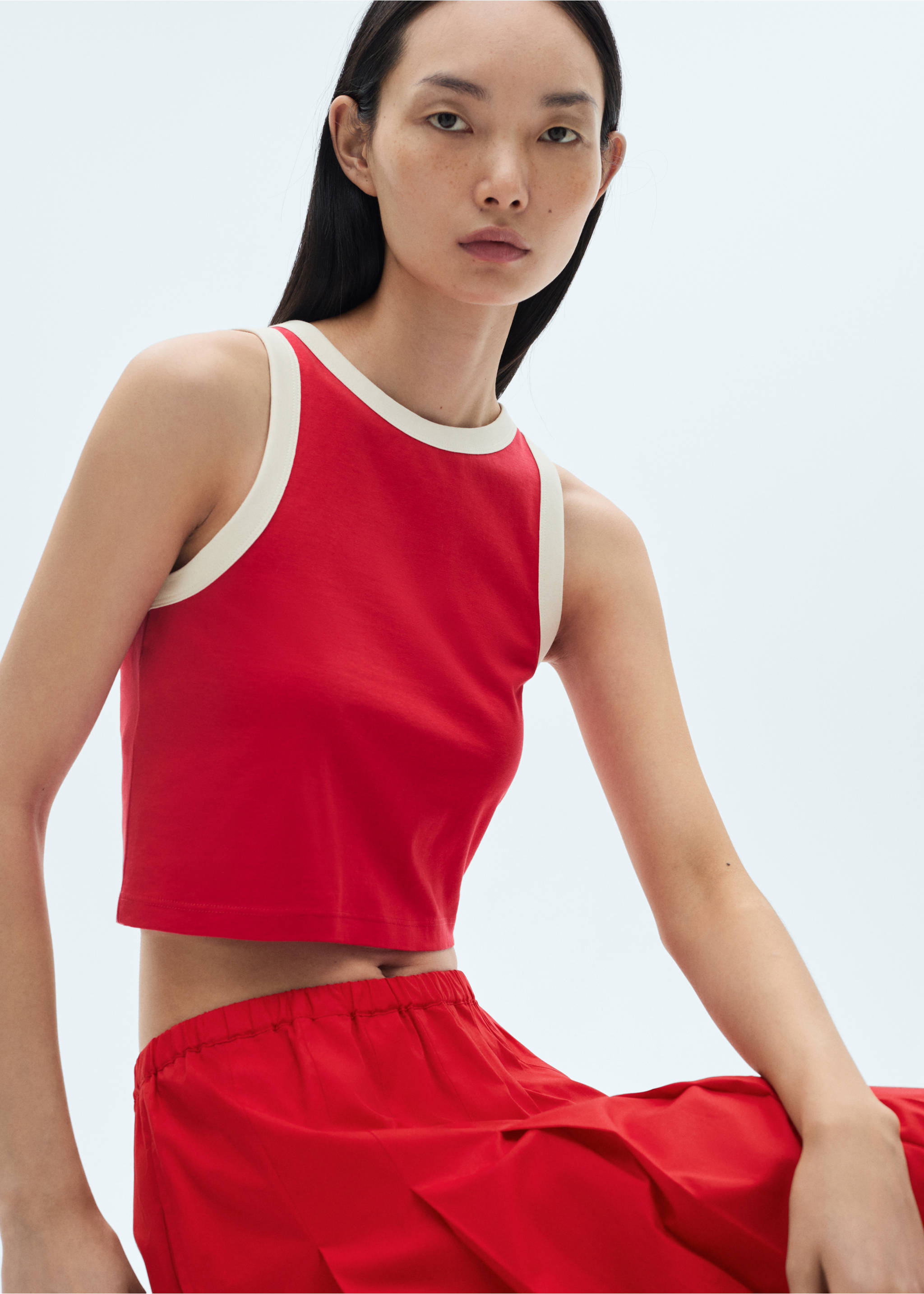 Contrast trim top - Details of the article 1, Red. Ref: 87080590-00.