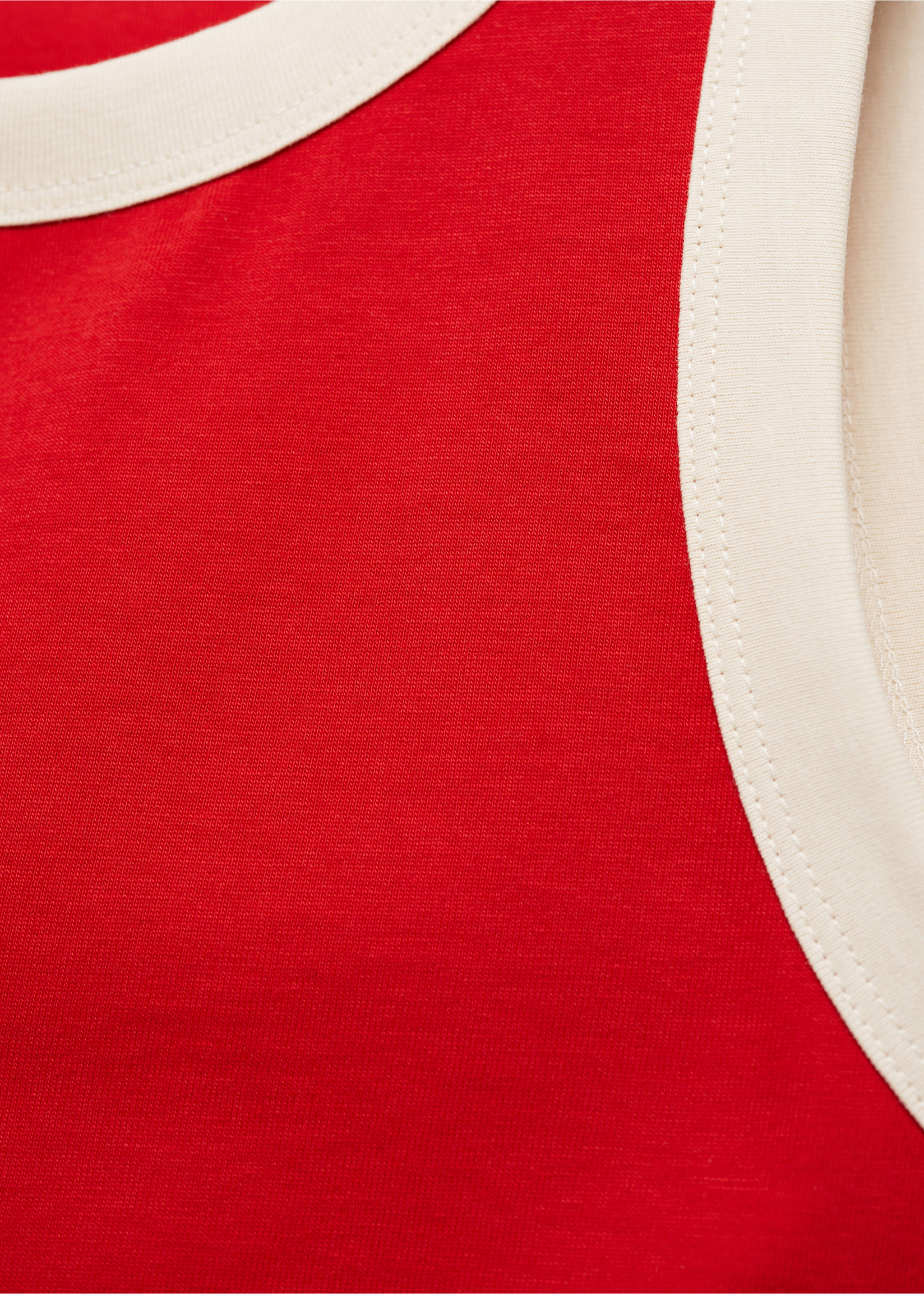 Contrast trim top - Details of the article 8, Red. Ref: 87080590-00.