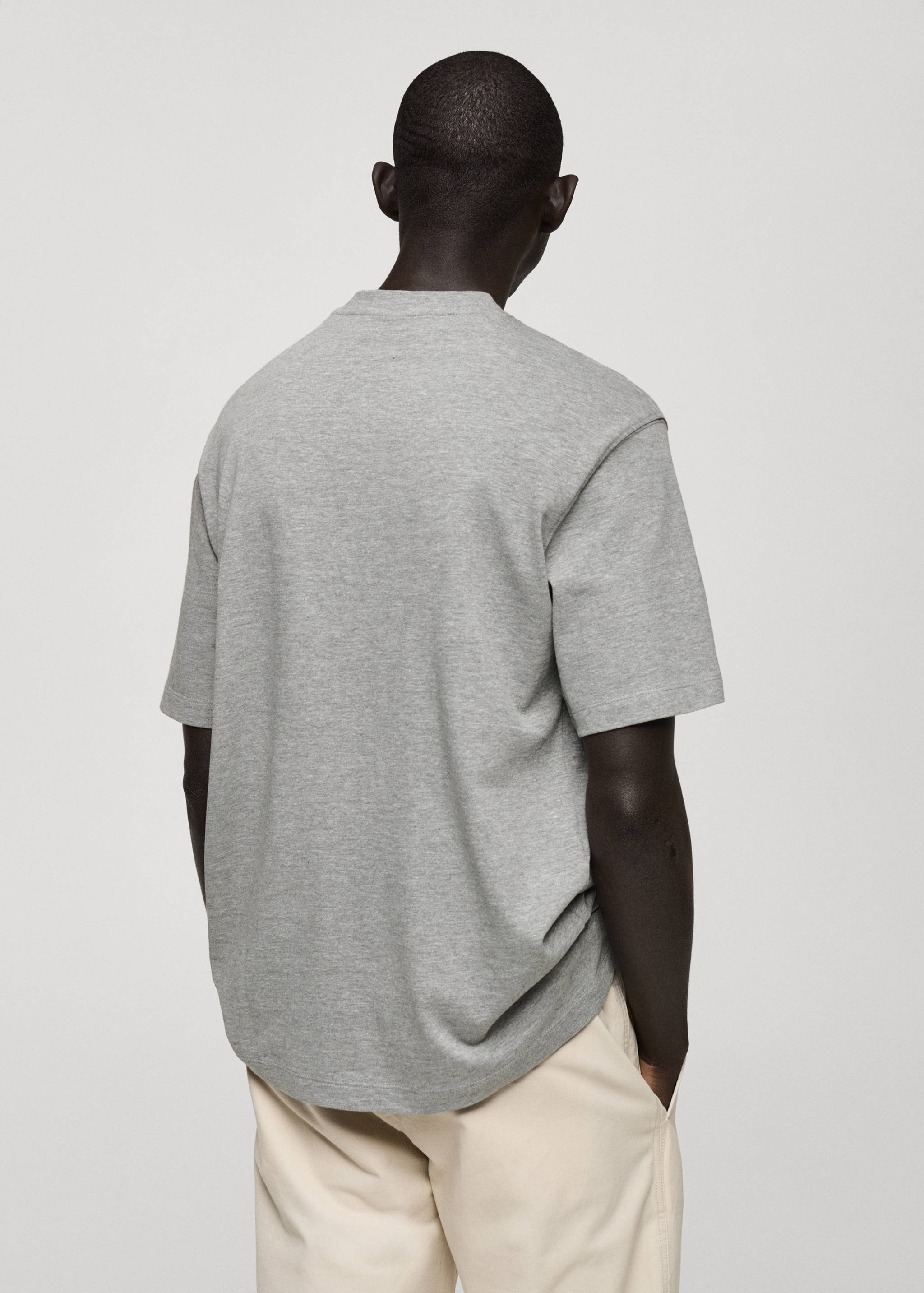 تي شيرت ثقيل الوزن بقصة فضفاضة - الجهة الخلفية للمنتج