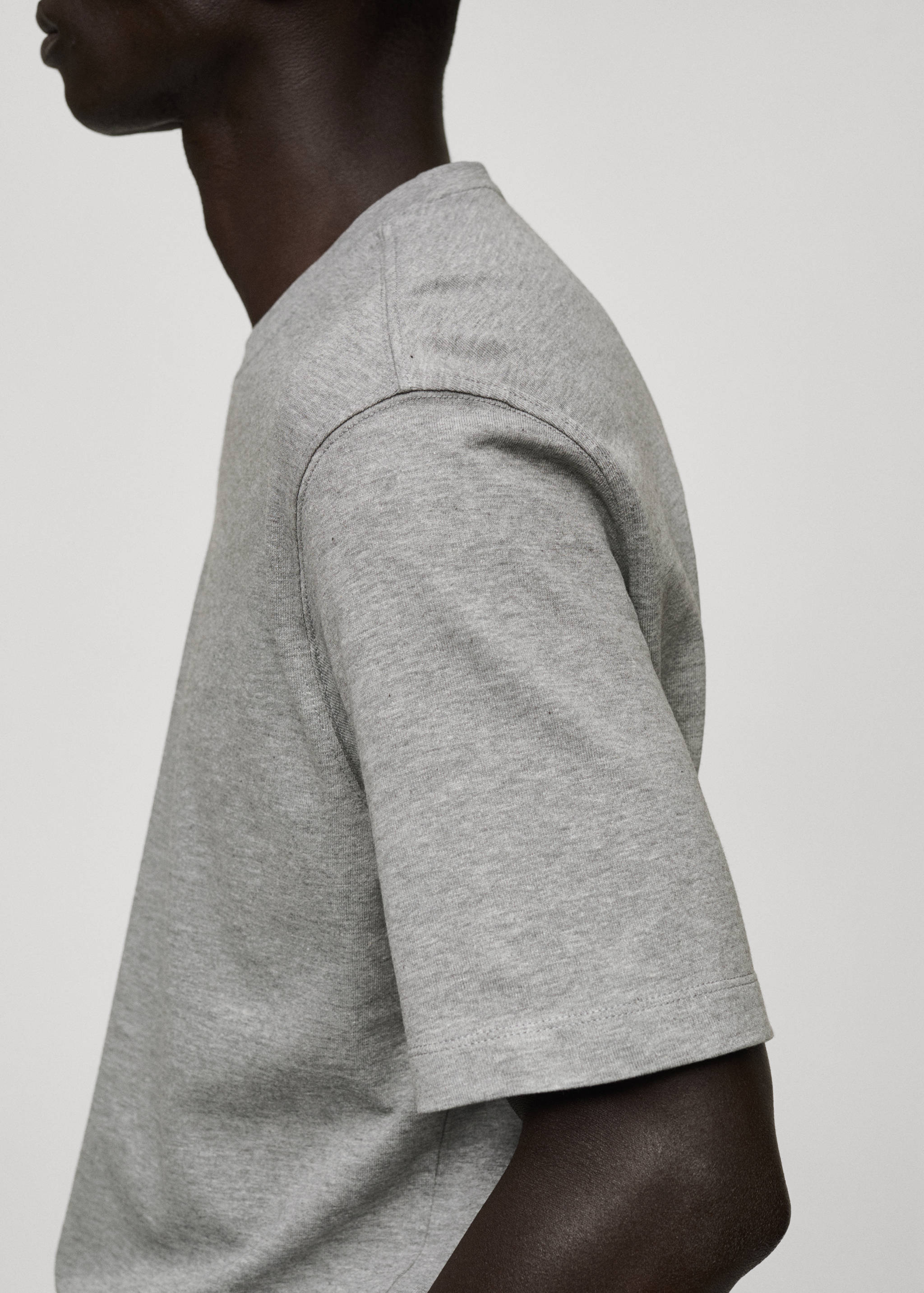 تي شيرت ثقيل الوزن بقصة فضفاضة - تفاصيل المنتج 6