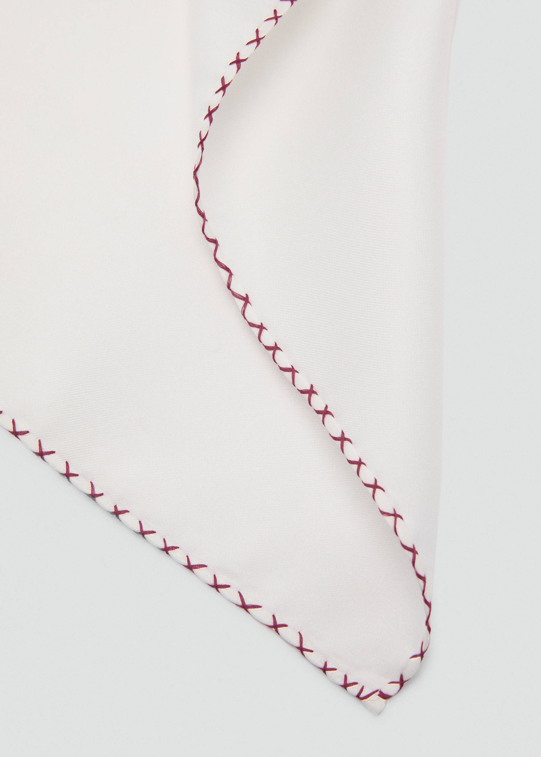 Pochette de costume 100 % soie broderies - Plan moyen