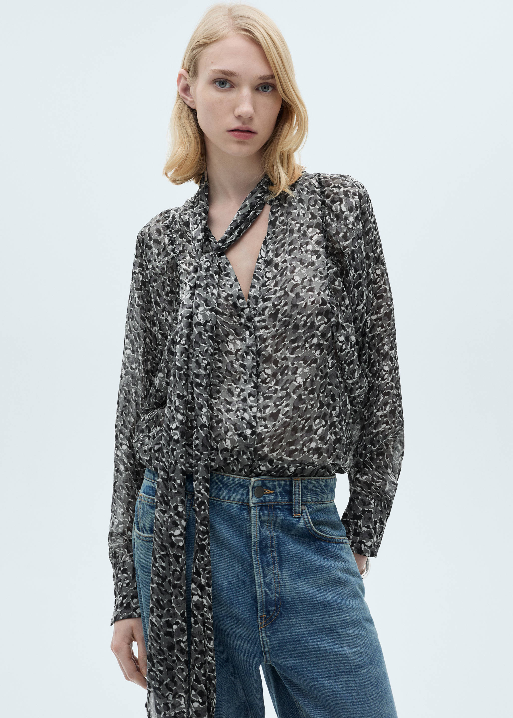 Animal-print blouse with bow neck - Medium plane