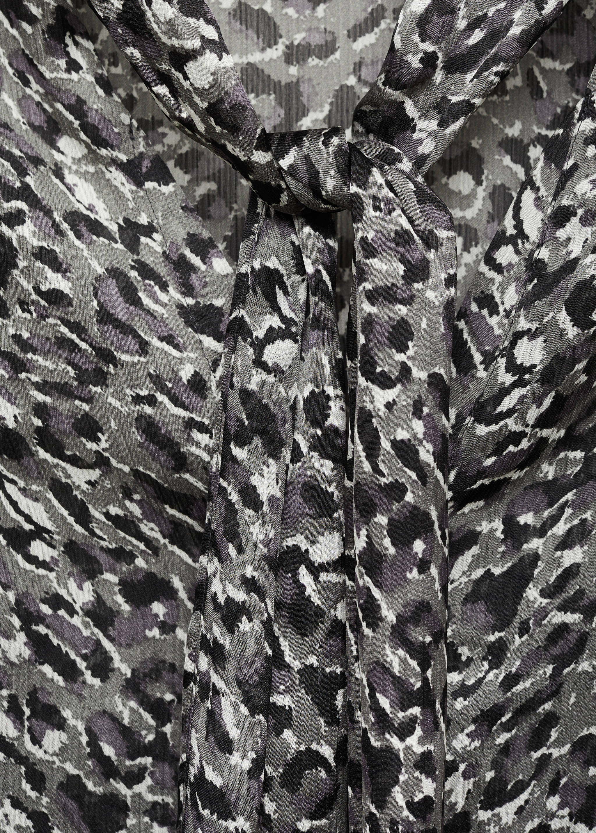 Animal-print blouse with bow neck - Details of the article 8