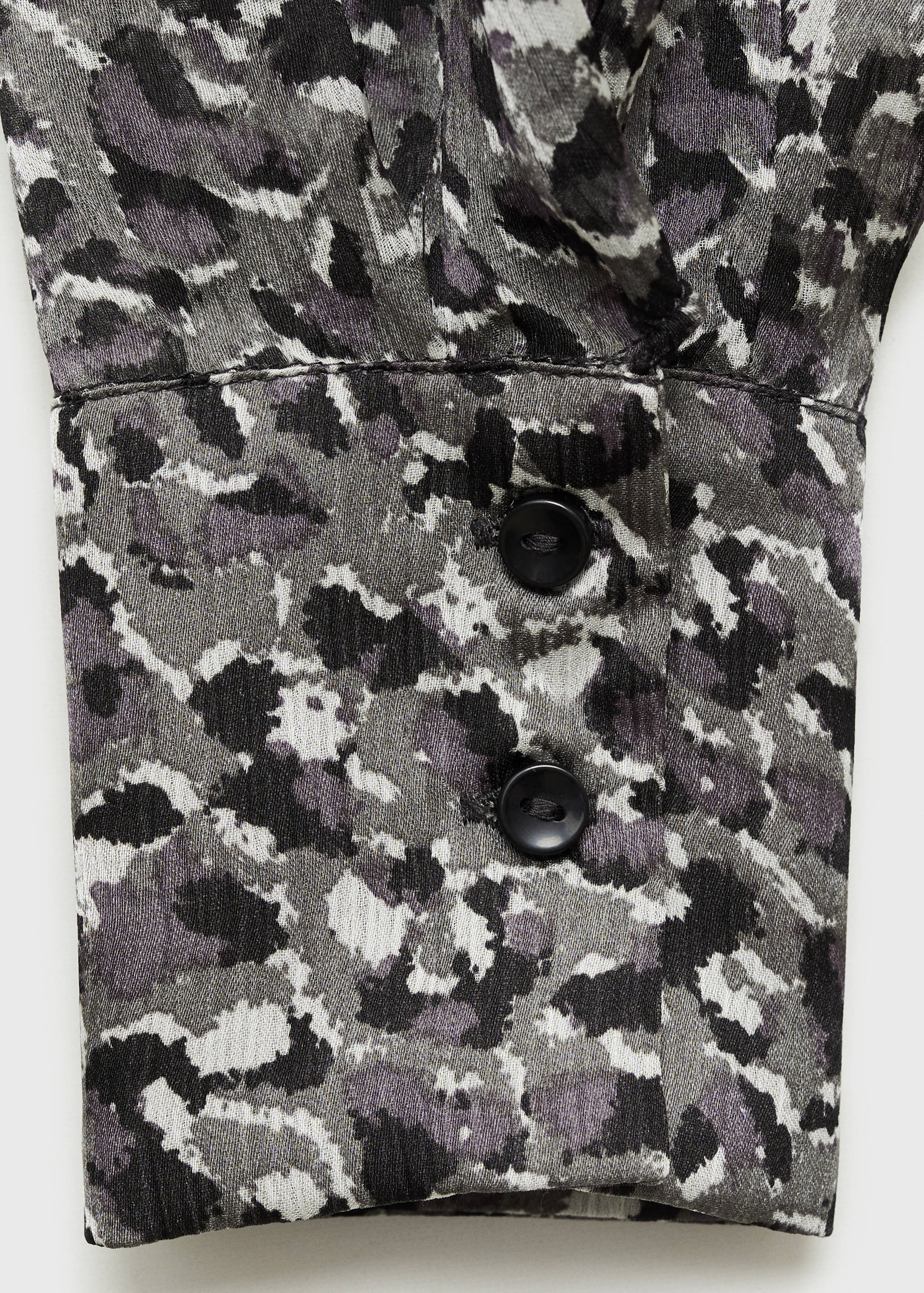 Animal-print blouse with bow neck - Details of the article 0