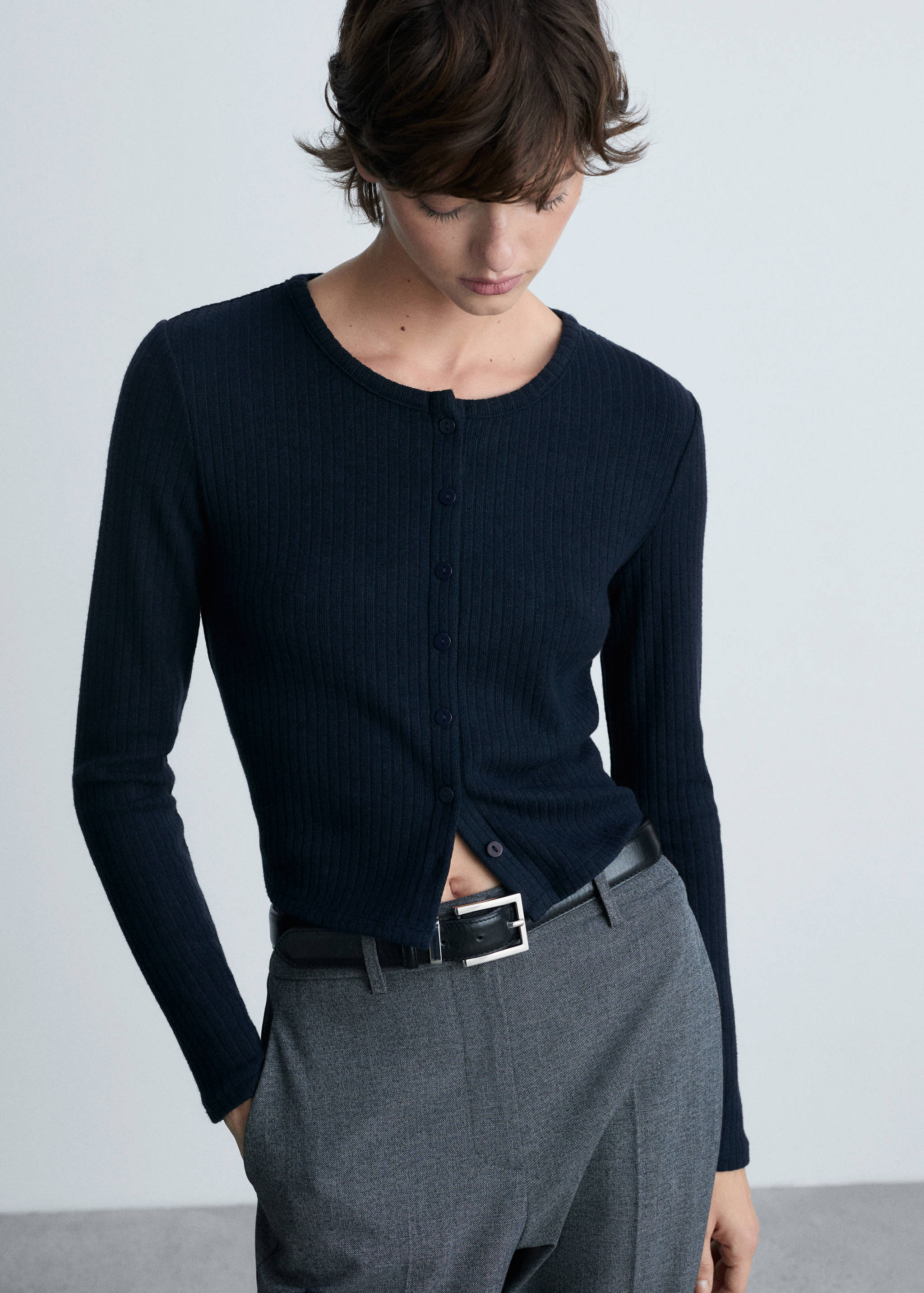 Buttoned ribbed cardigan - Medium plane