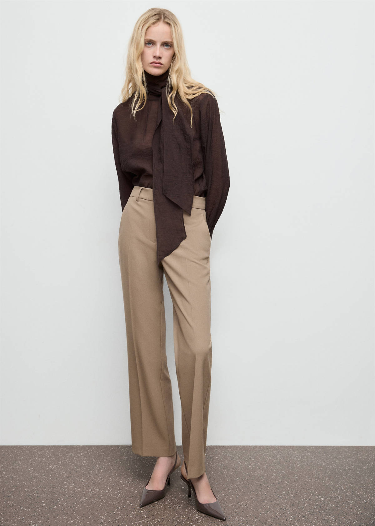 Straight mid-rise trousers — Medium Brown