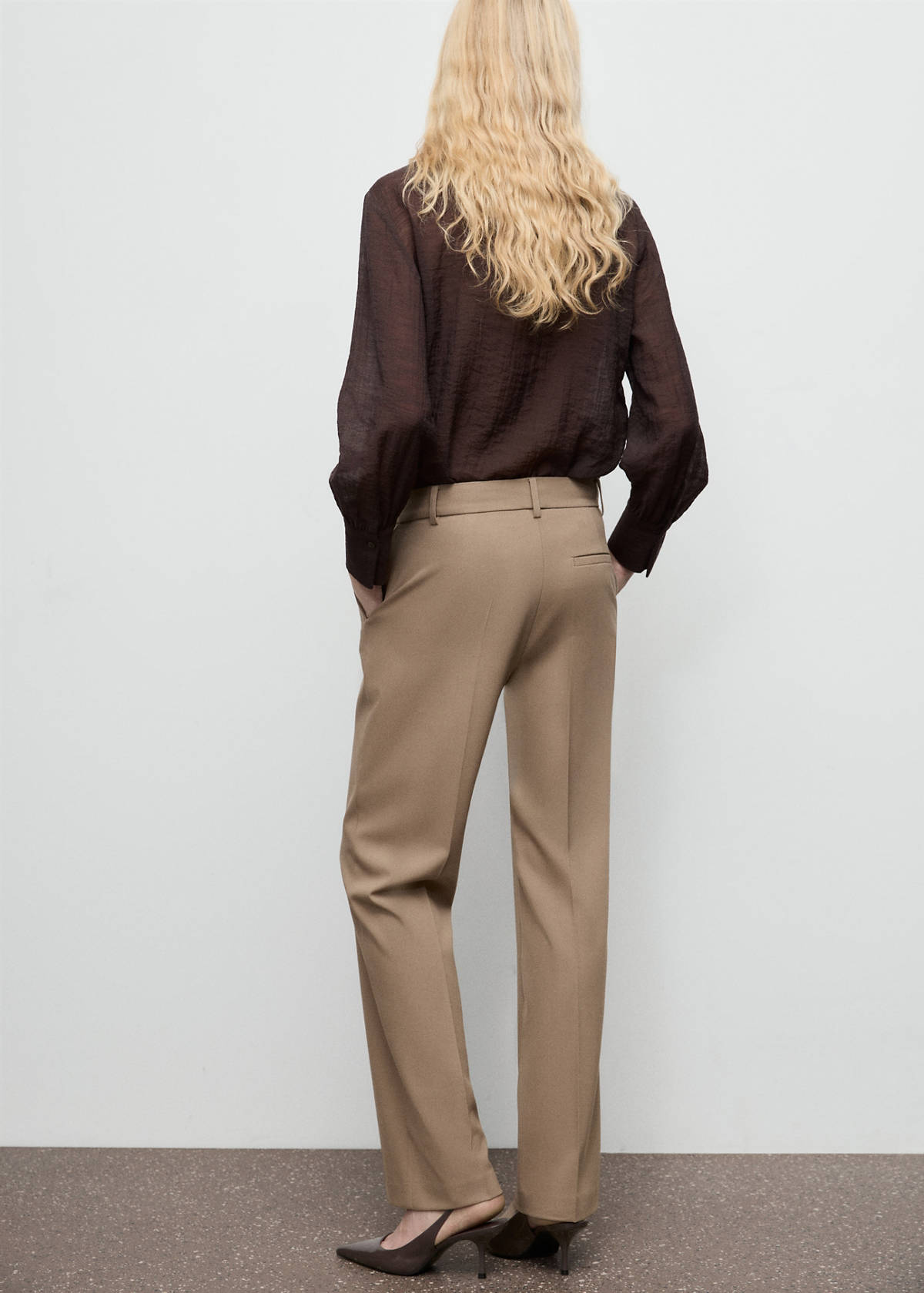Straight mid-rise trousers — Medium Brown