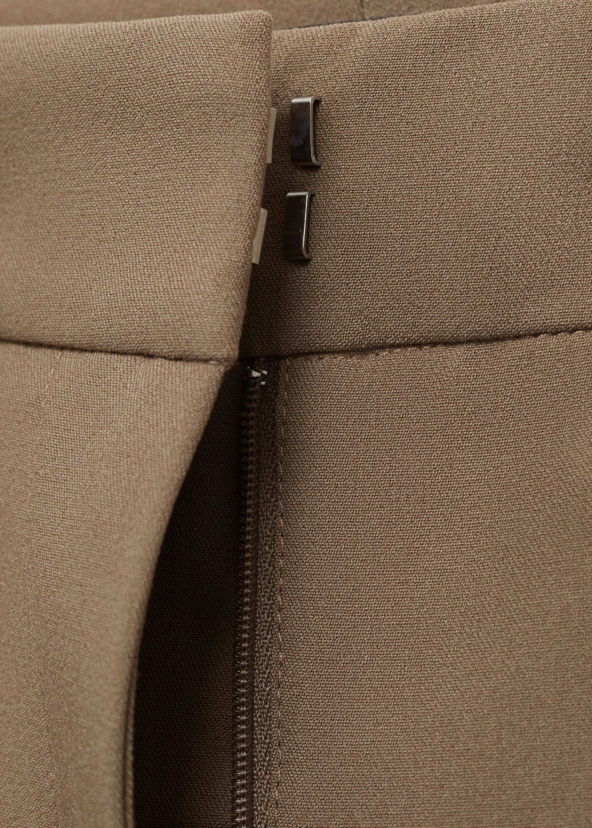 Straight mid-rise pants - Details of the article 8