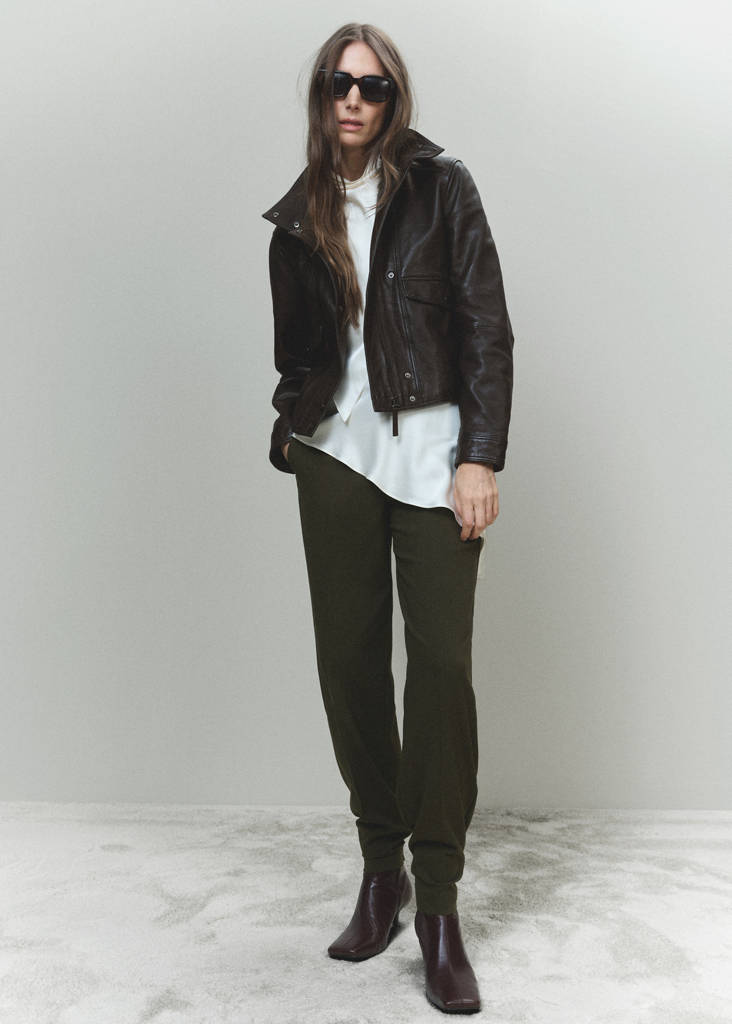 Straight mid-rise trousers — Khaki