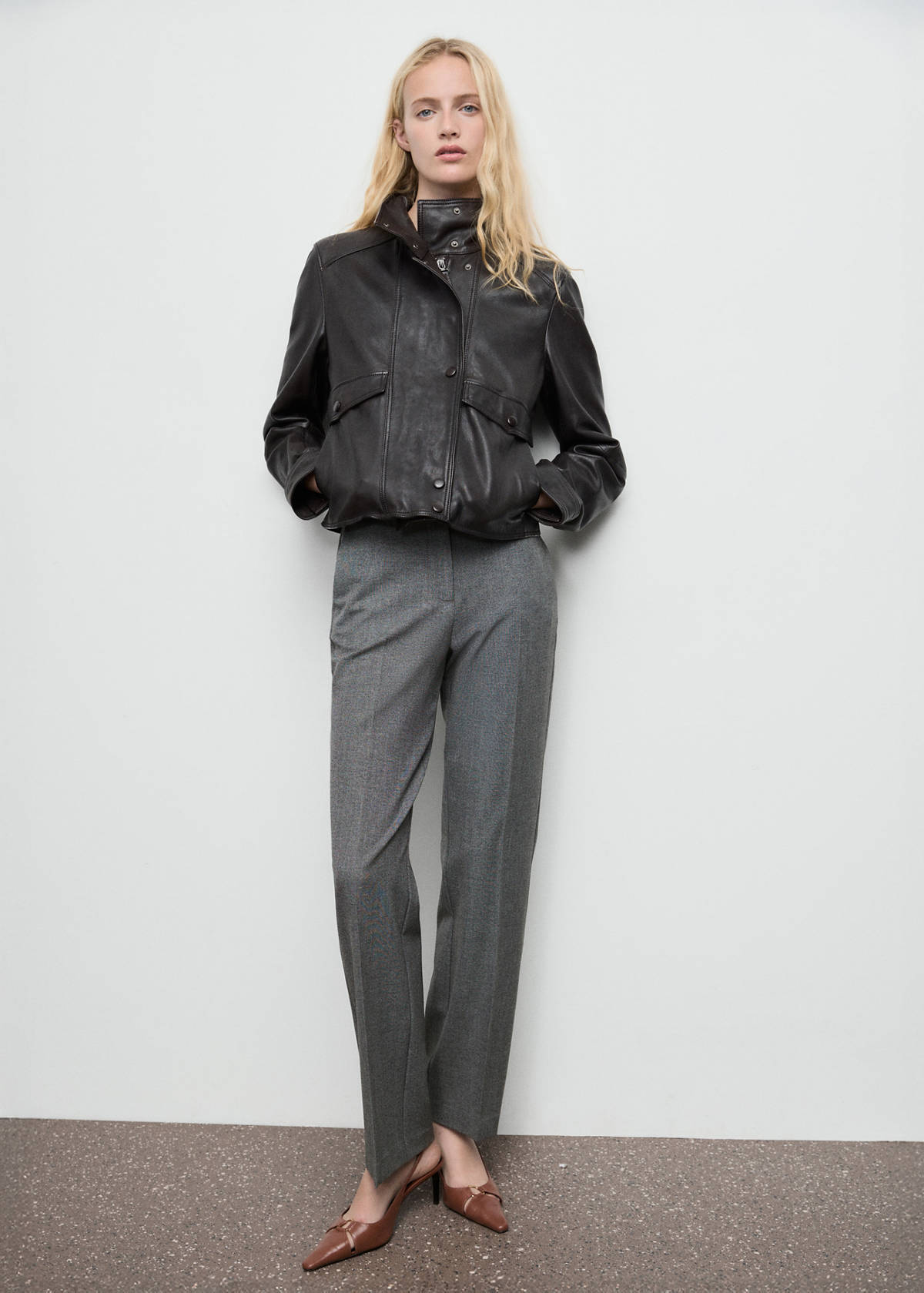 Straight mid-rise trousers — Grey