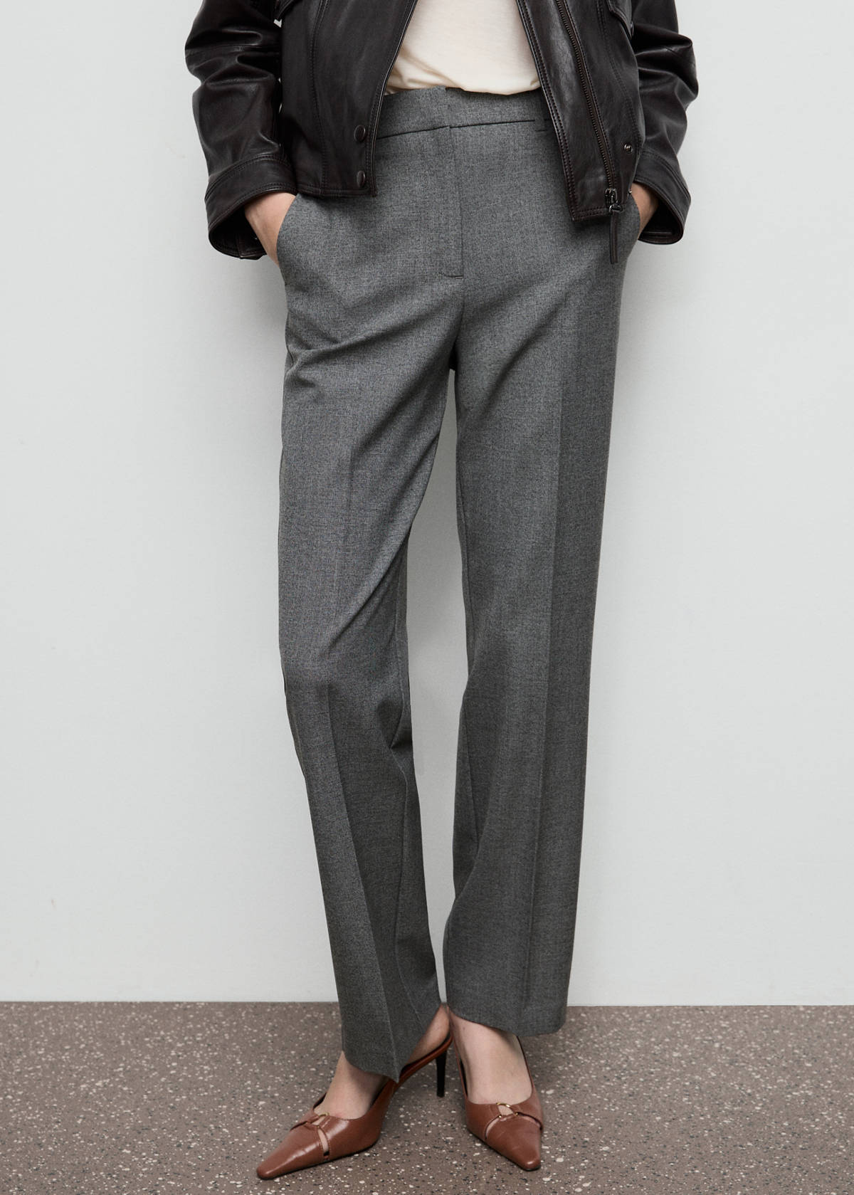 Straight mid-rise trousers — Grey