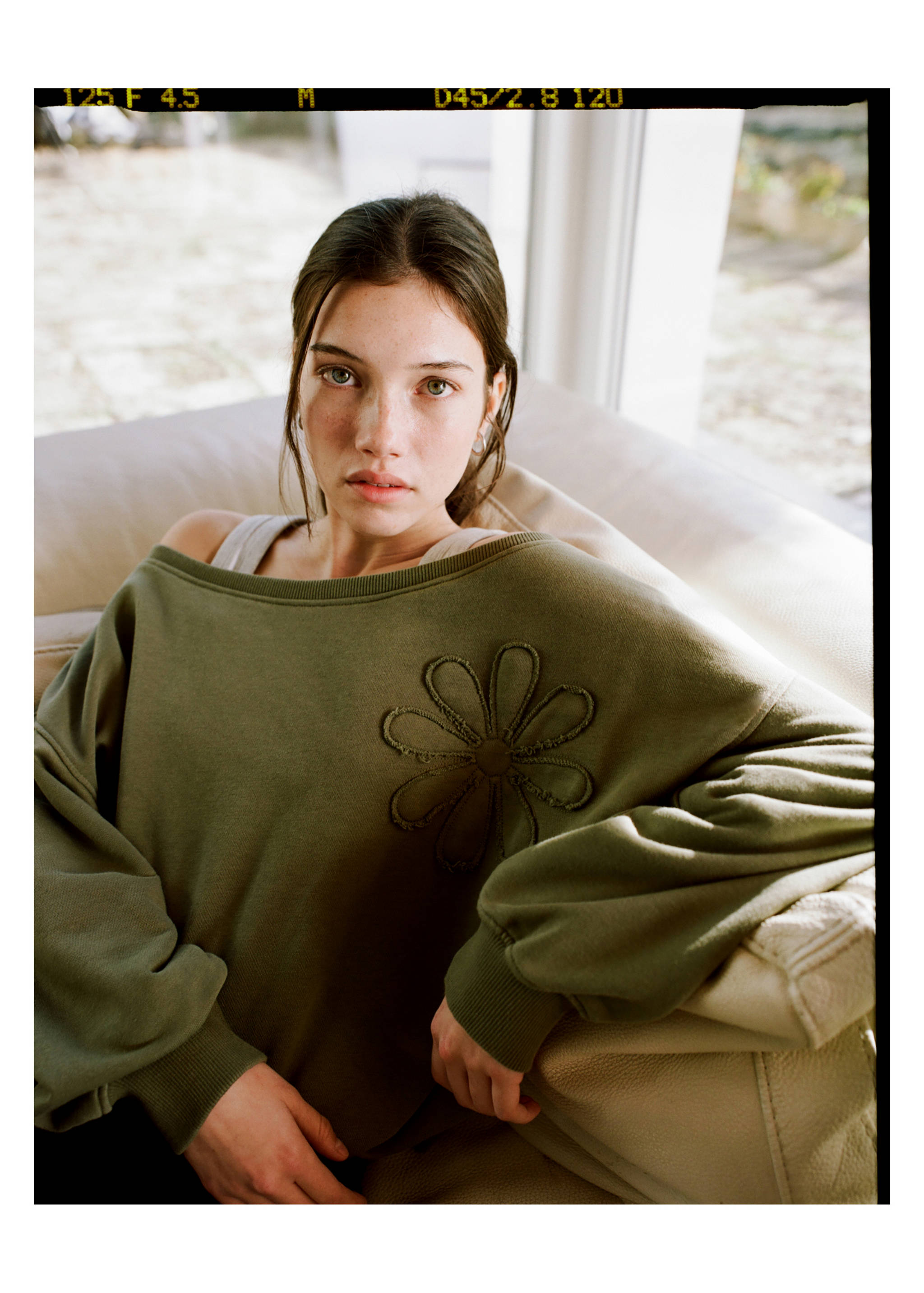 Çiçek işlemeli sweatshirt - Ürün detayı 5