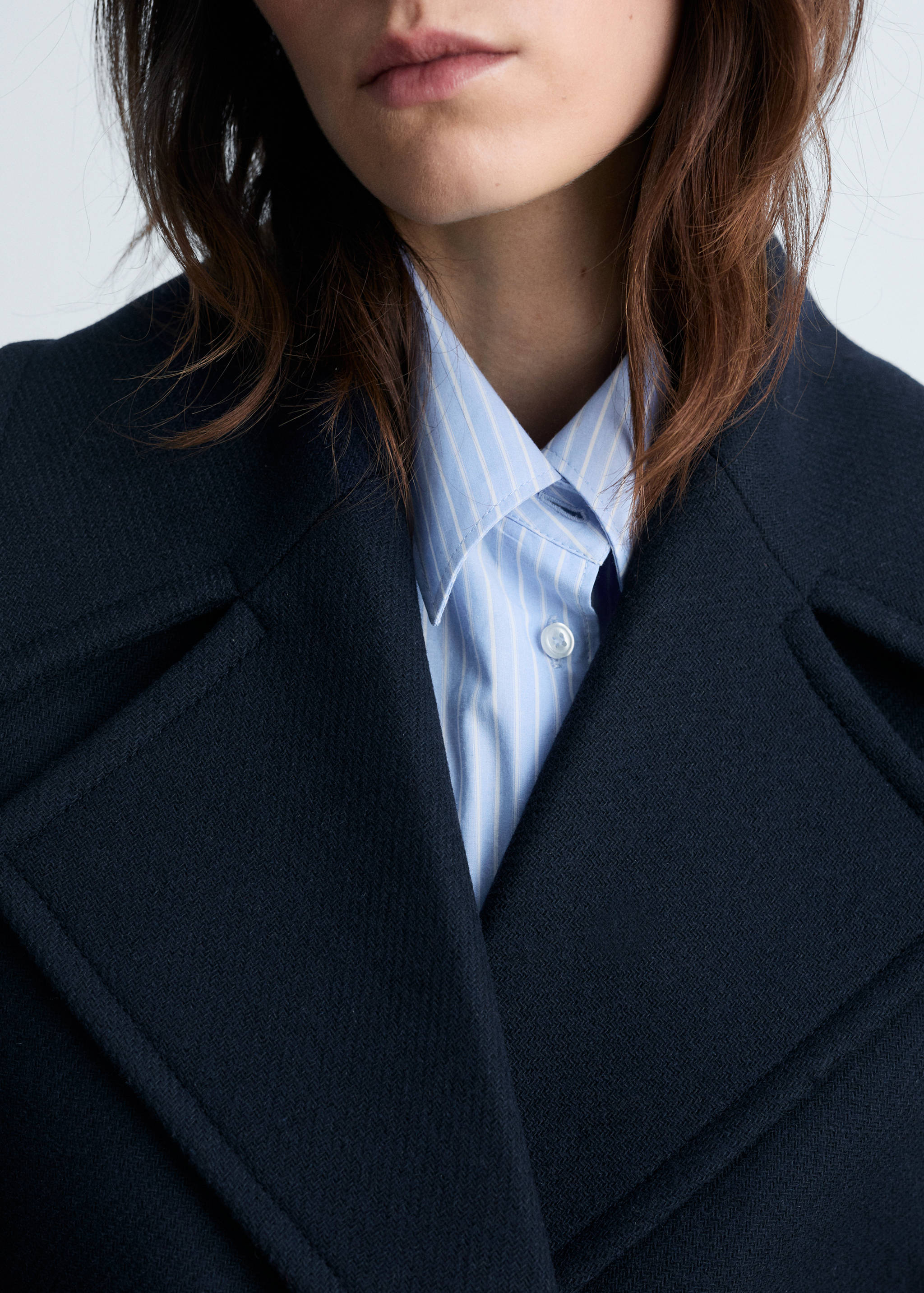 Jacke aus Wollgemisch mit Maxi-Reverskragen - Detail des Artikels 3