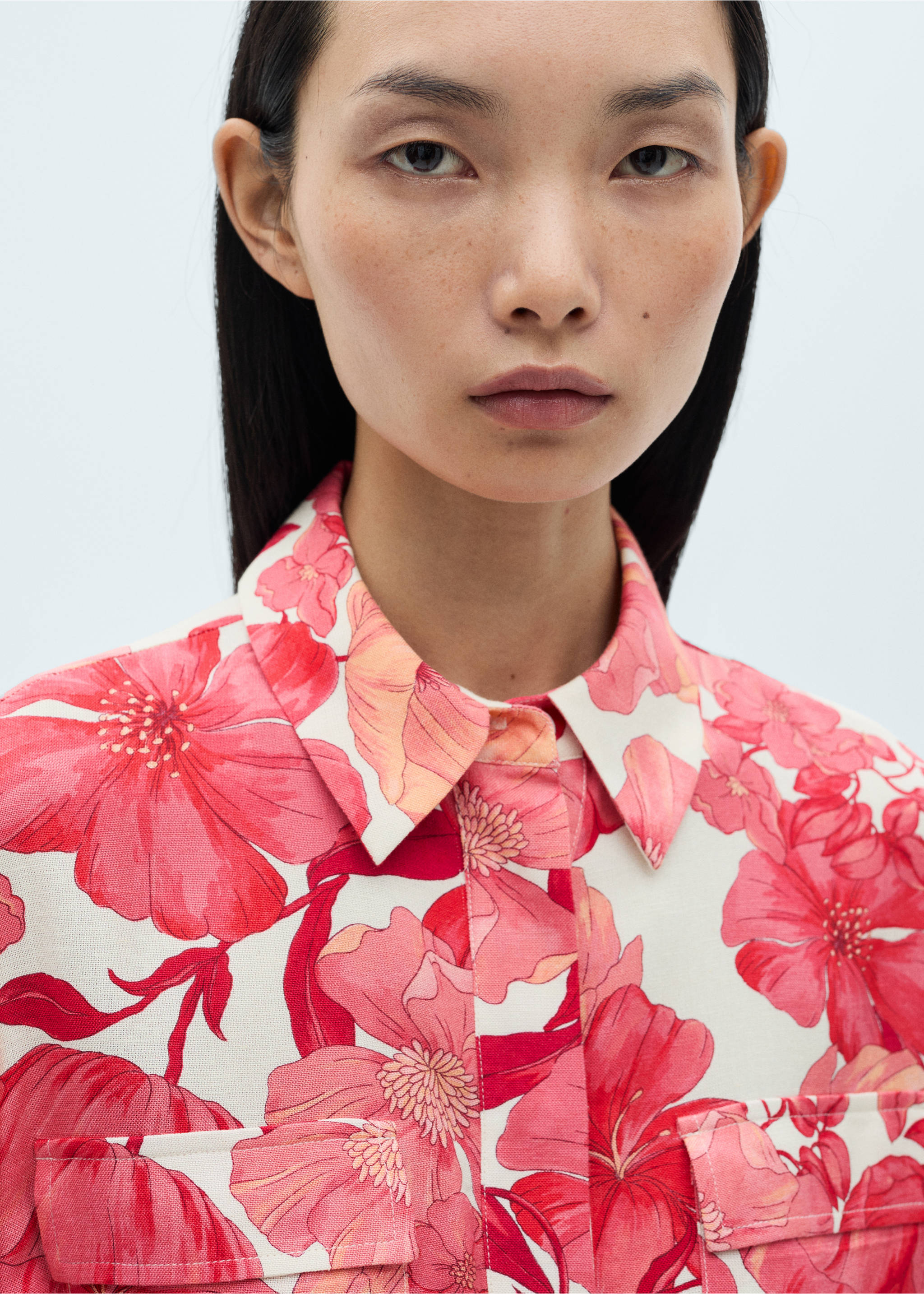 Floral print shirt with pockets - Details of the article 1, Red. Ref: 87082531-00.
