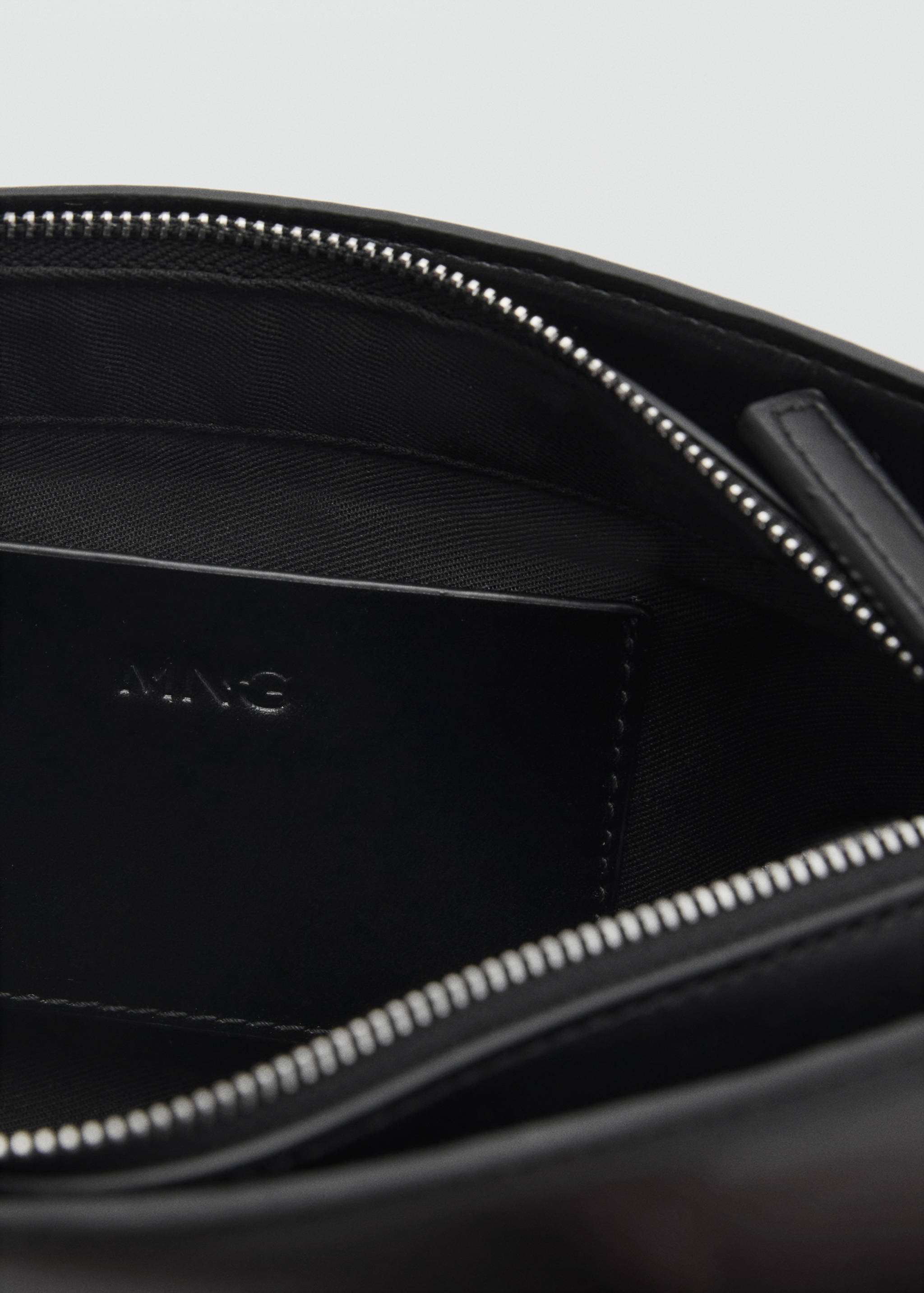Oval shoulder bag - Details of the article 3