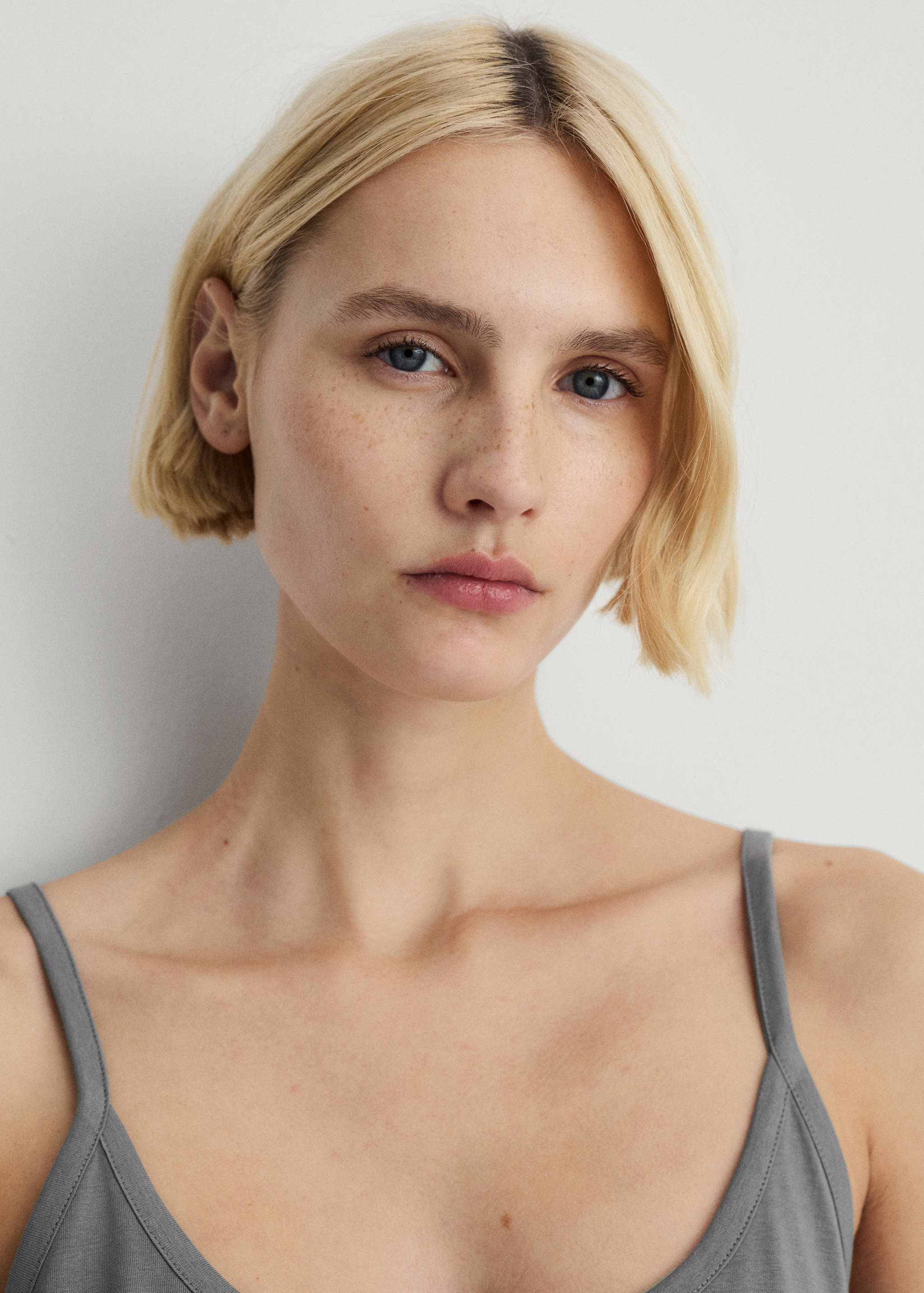 Plain cotton nightgown with straps - Details of the article 1