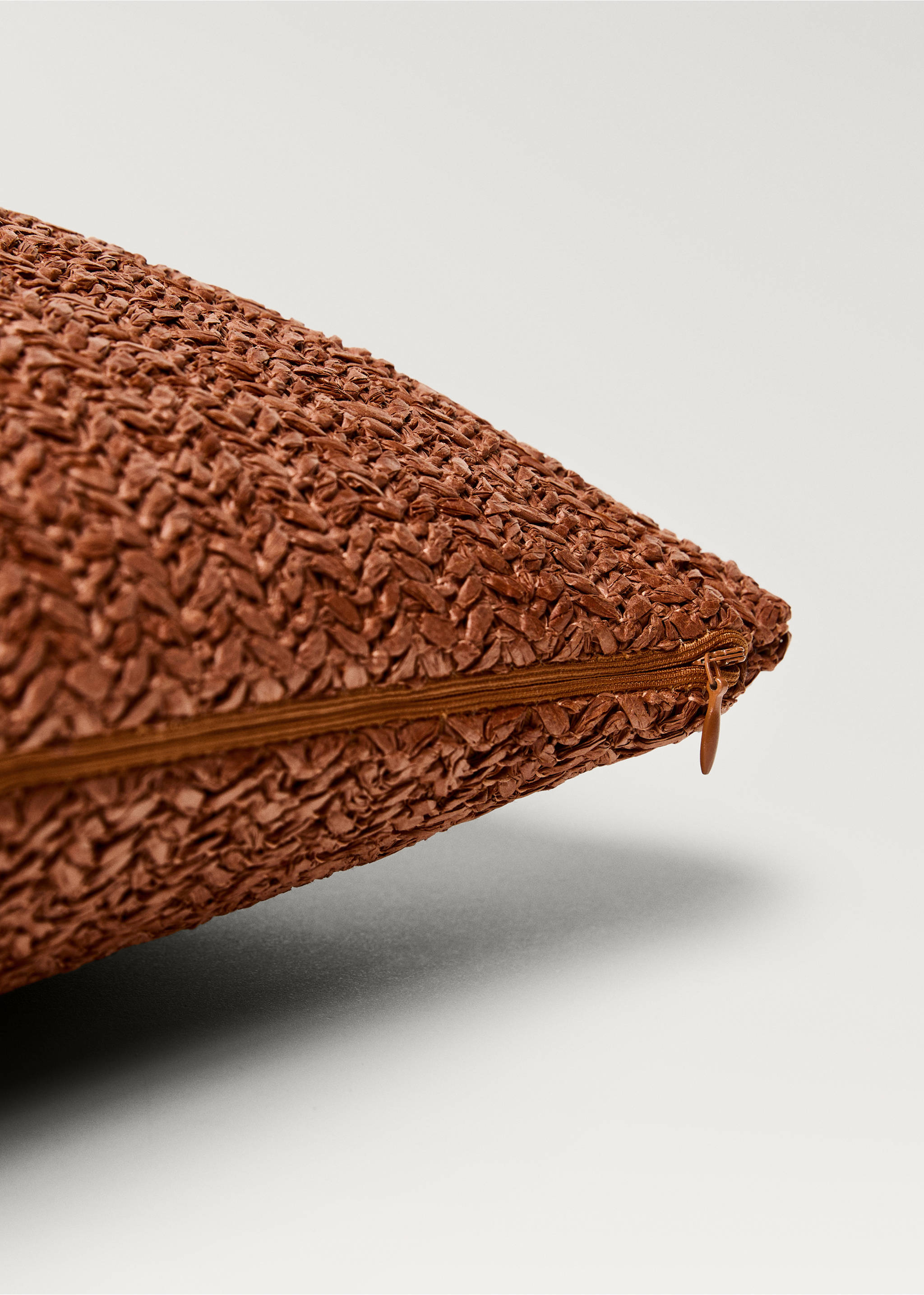 Braided-design cushion cover 45x45 cm - Details of the article 1, Russet. Ref: 87082926-00.