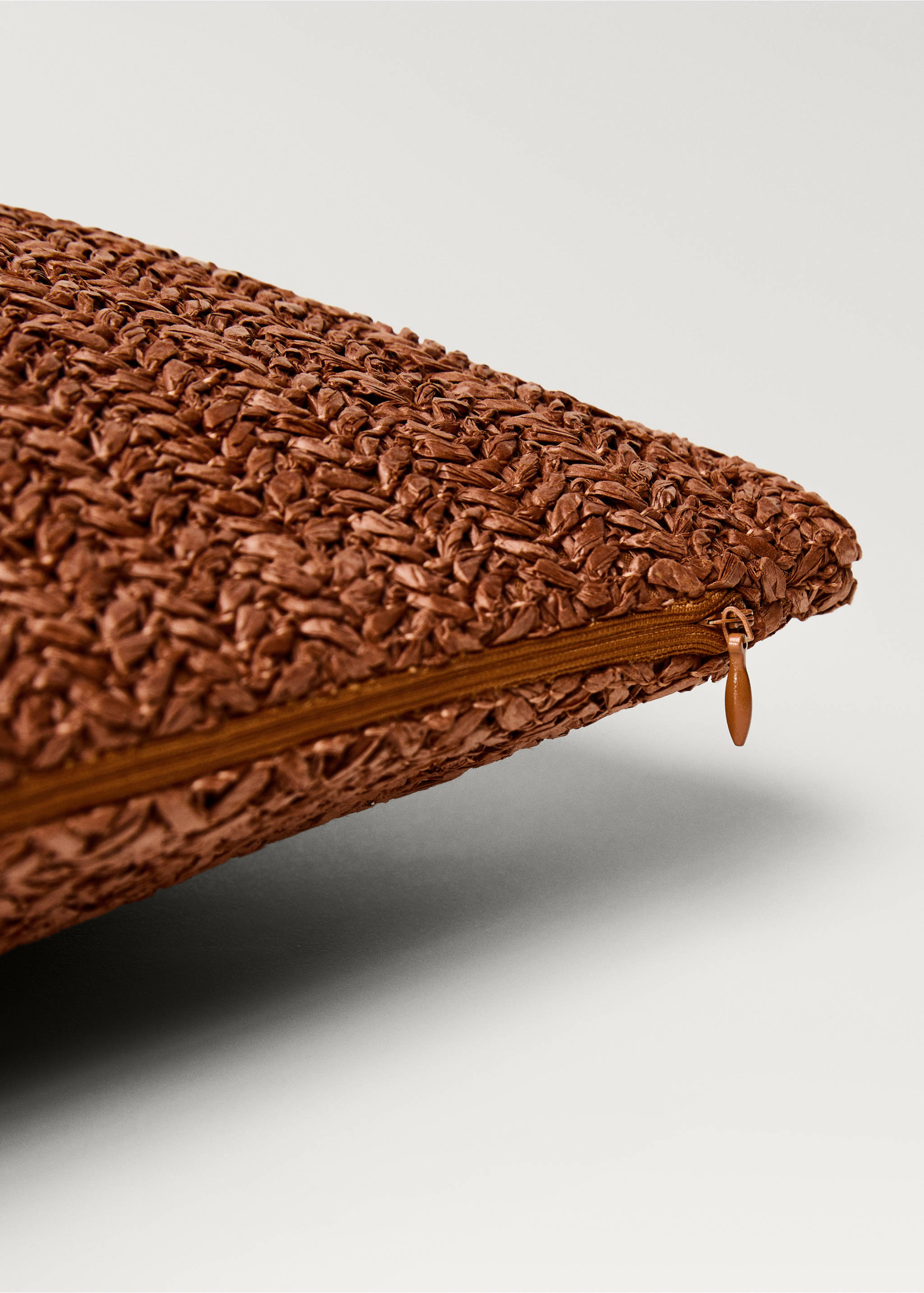 Funda coixí disseny trenat 30x50 cm - Detall de l'article 1, Vermell ataronjat. Ref: 87082927-00.