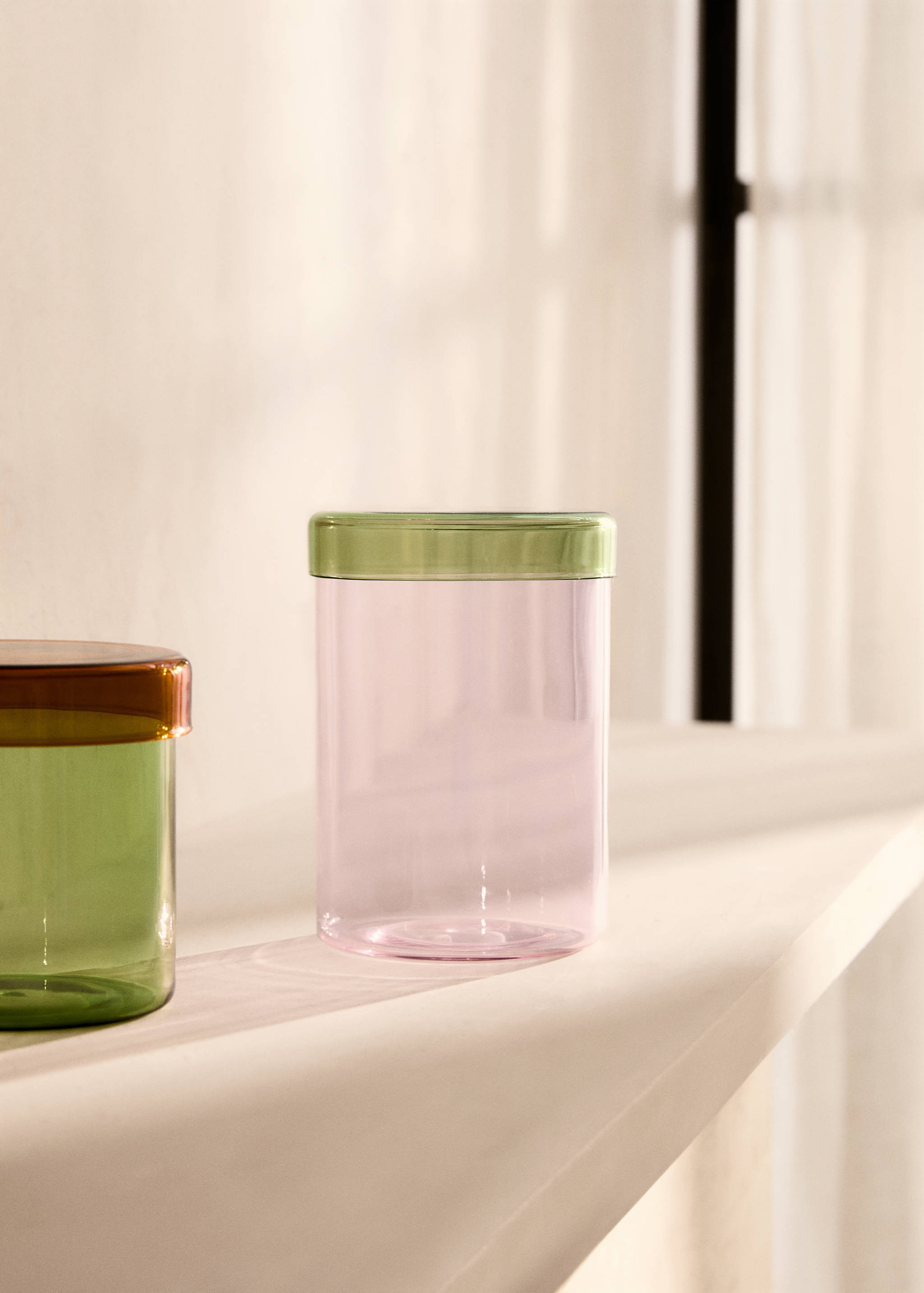 Two-tone borosilicate canister with lid - General plane
