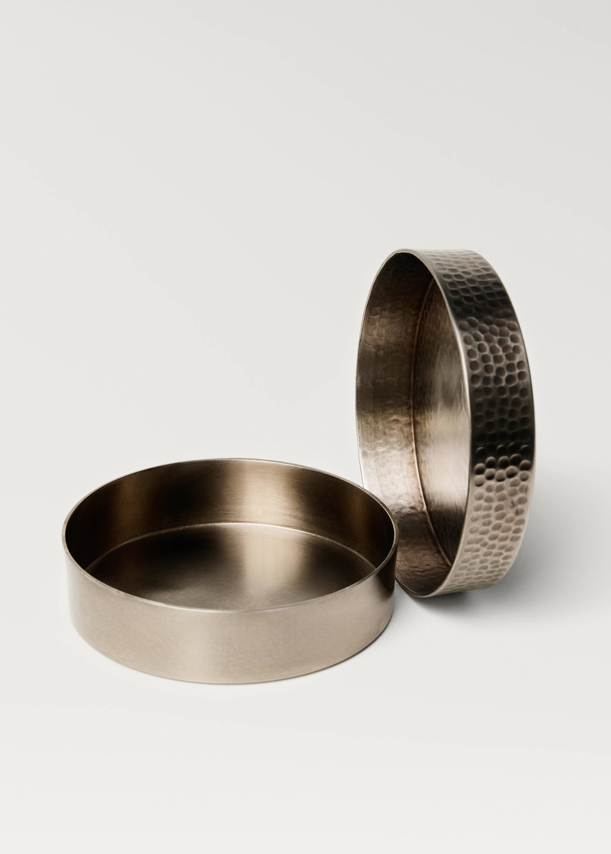 Medium hammered metal box - Details of the article 1