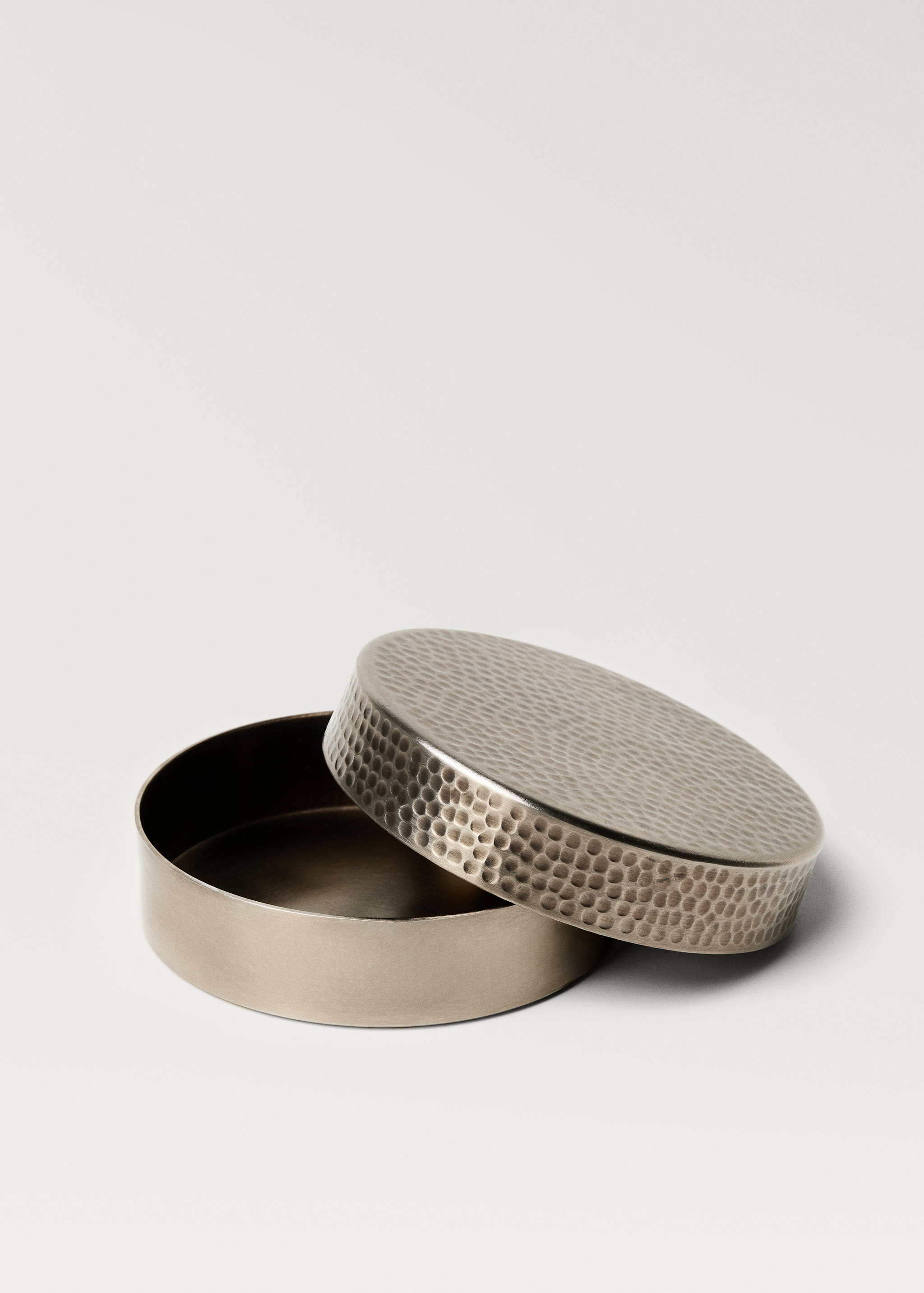 Medium hammered metal box - Details of the article 2
