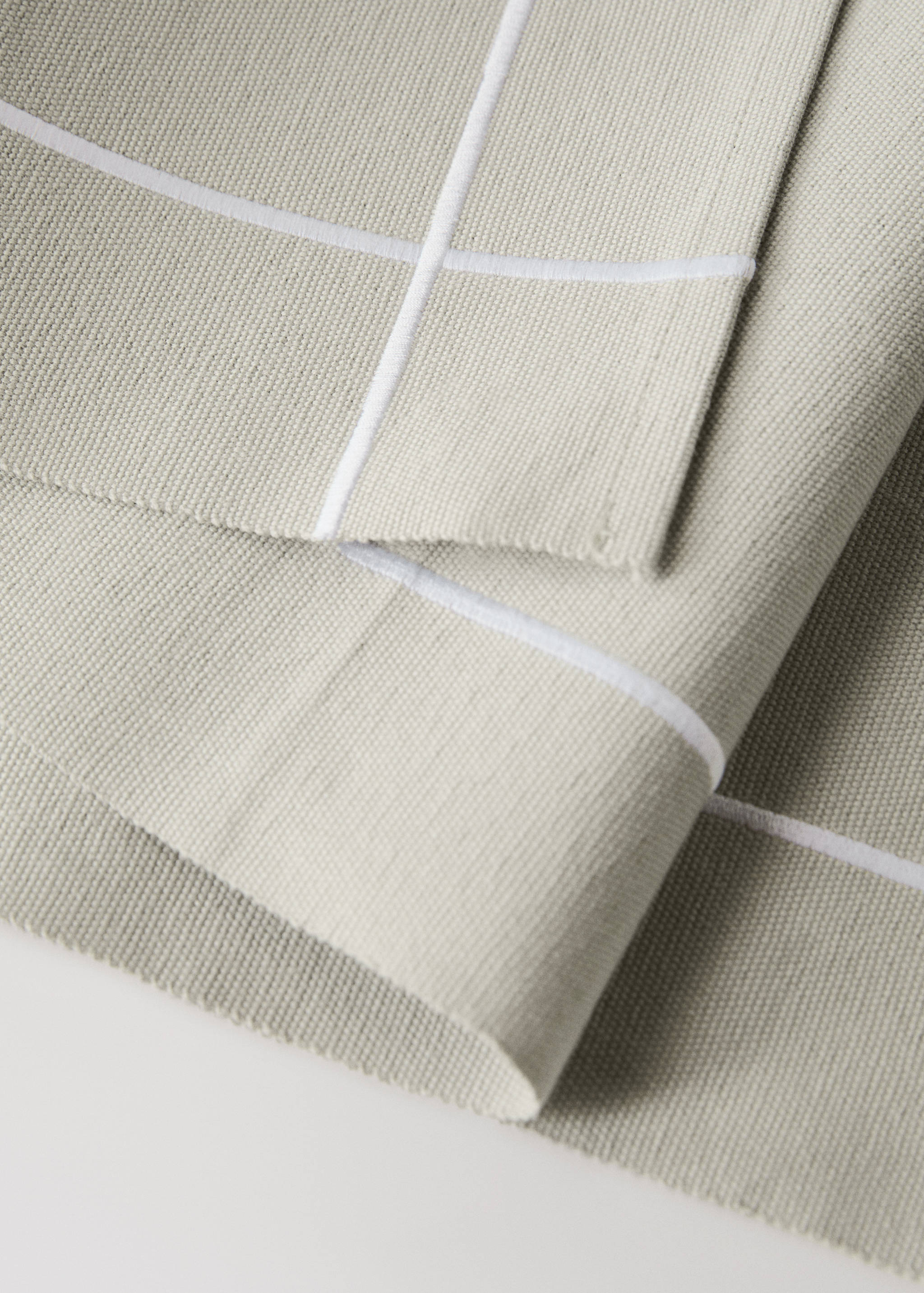 Τραβέρσα τραπεζιού από βαμβάκι με κεντητό φεστόνι - Λεπτομέρεια του προϊόντος 1