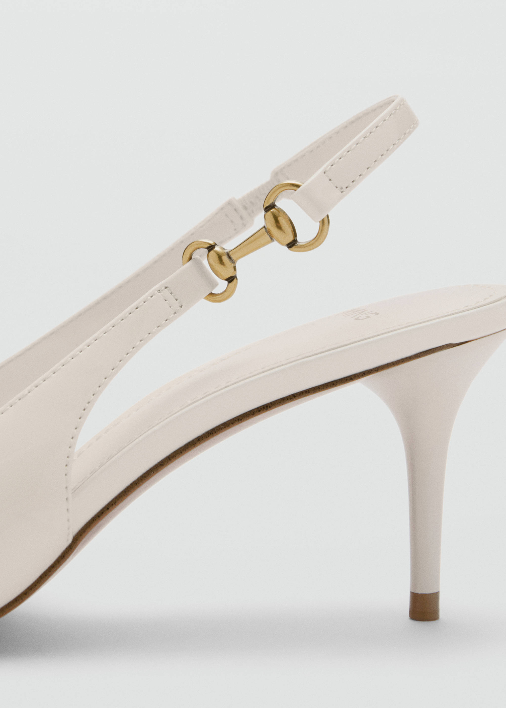 Heeled shoes with link detail - Details of the article 1