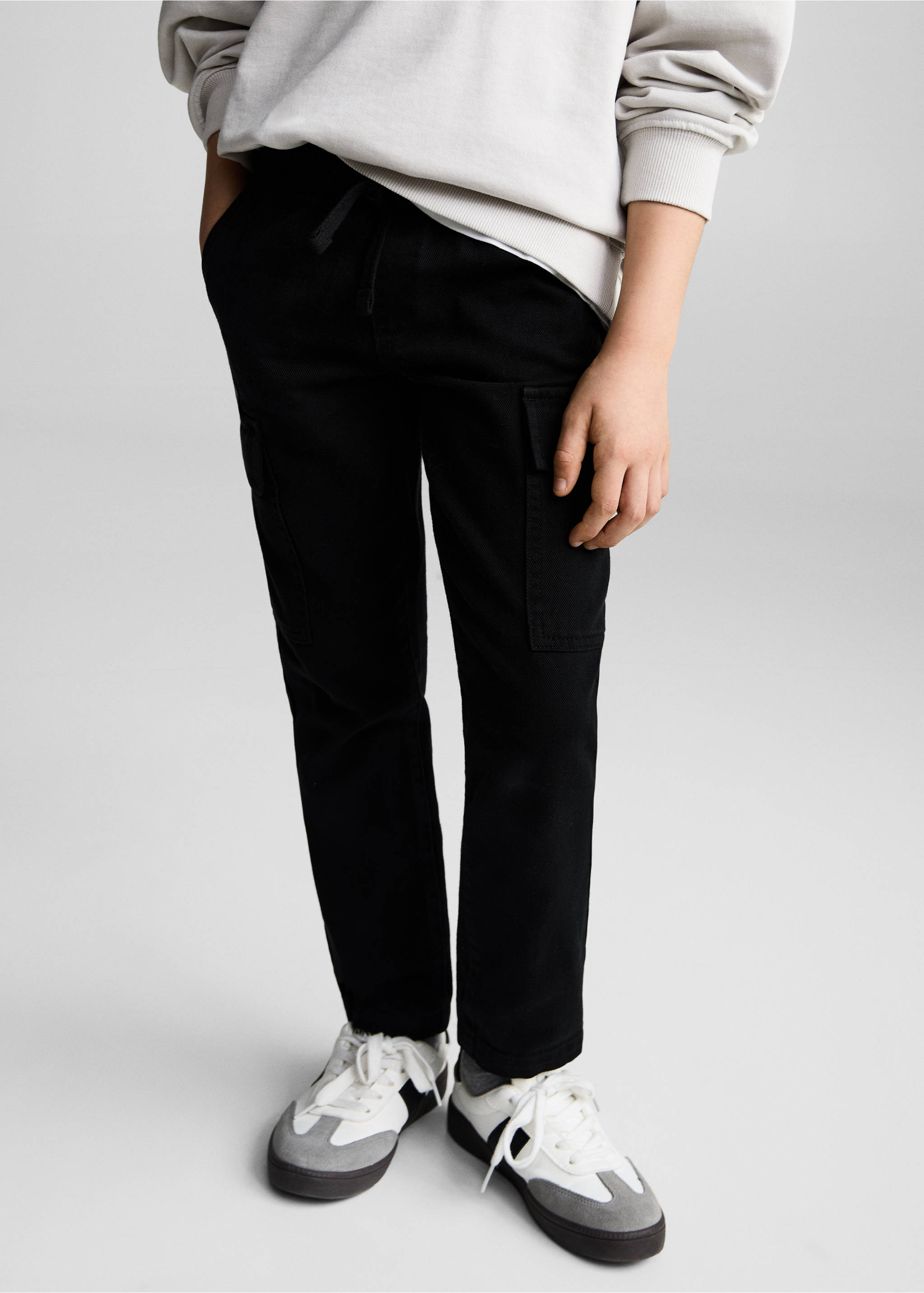 Pantalón recto cargo - Plano medio, Negro. Ref: 87083272-00.