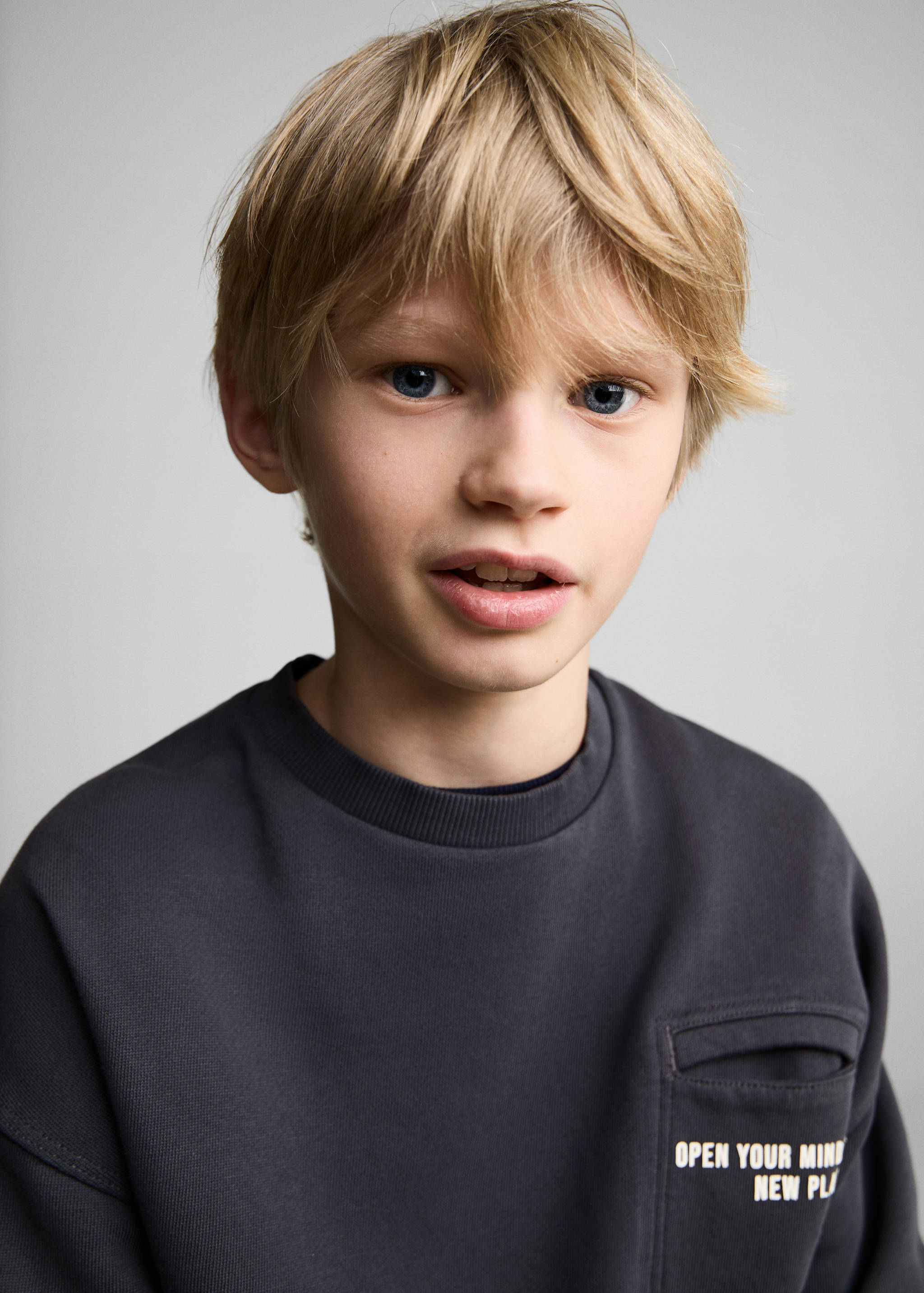 Хлопковый свитшот с карманом - Деталь изделия 1