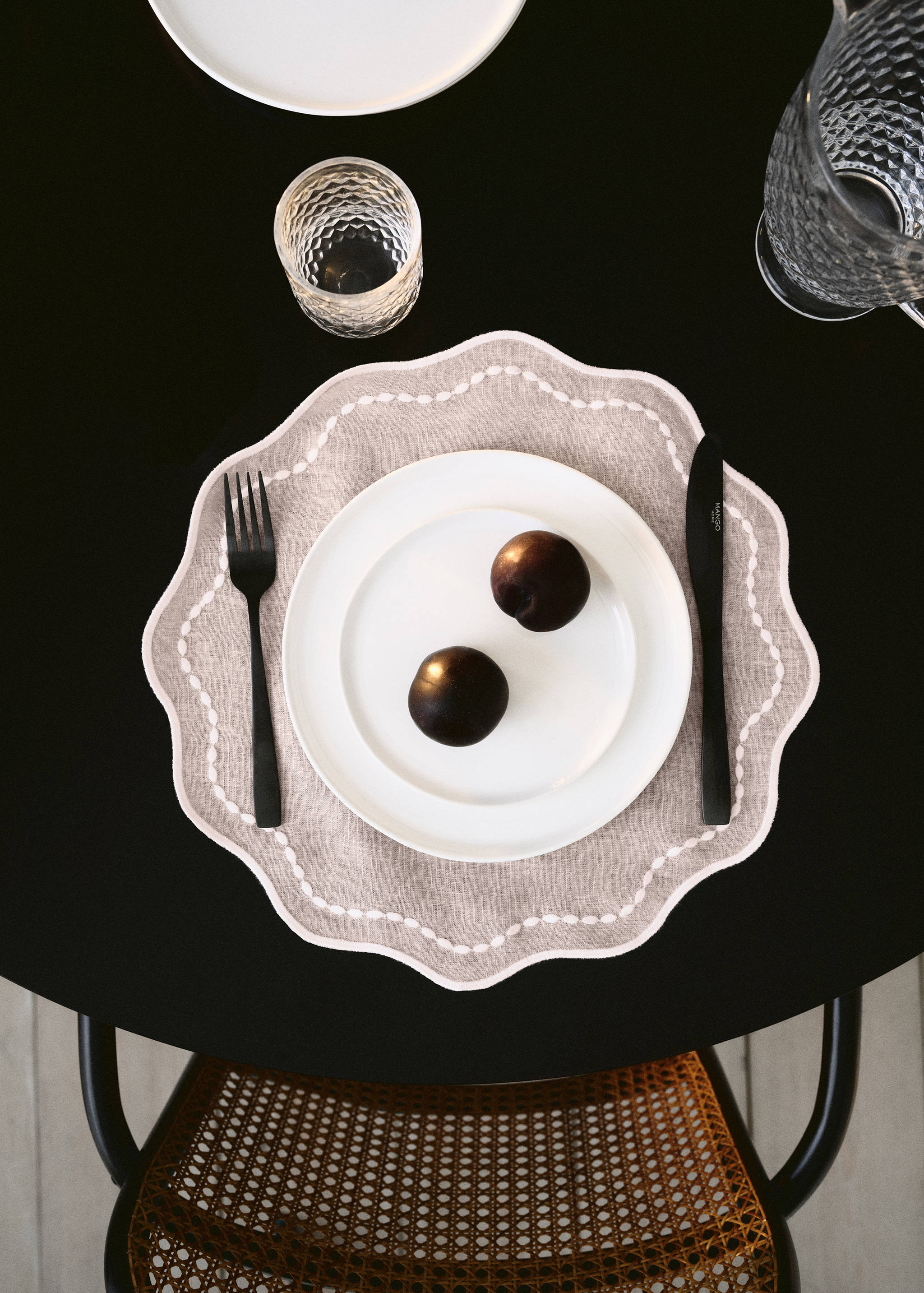 Individual de linho com tecido resinado às ondas - Pormenor do artigo 7