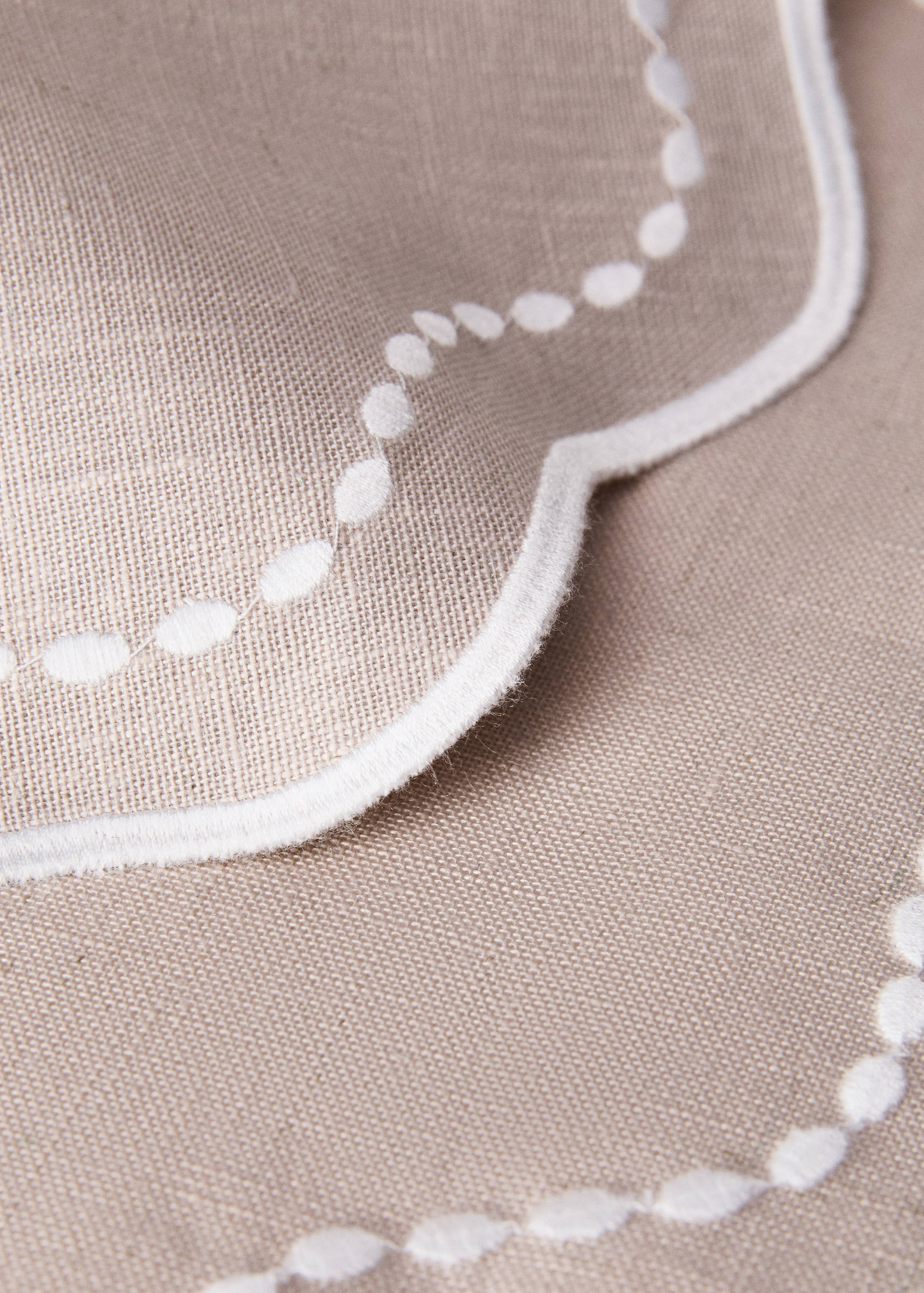 Individual de linho com tecido resinado às ondas - Pormenor do artigo 1