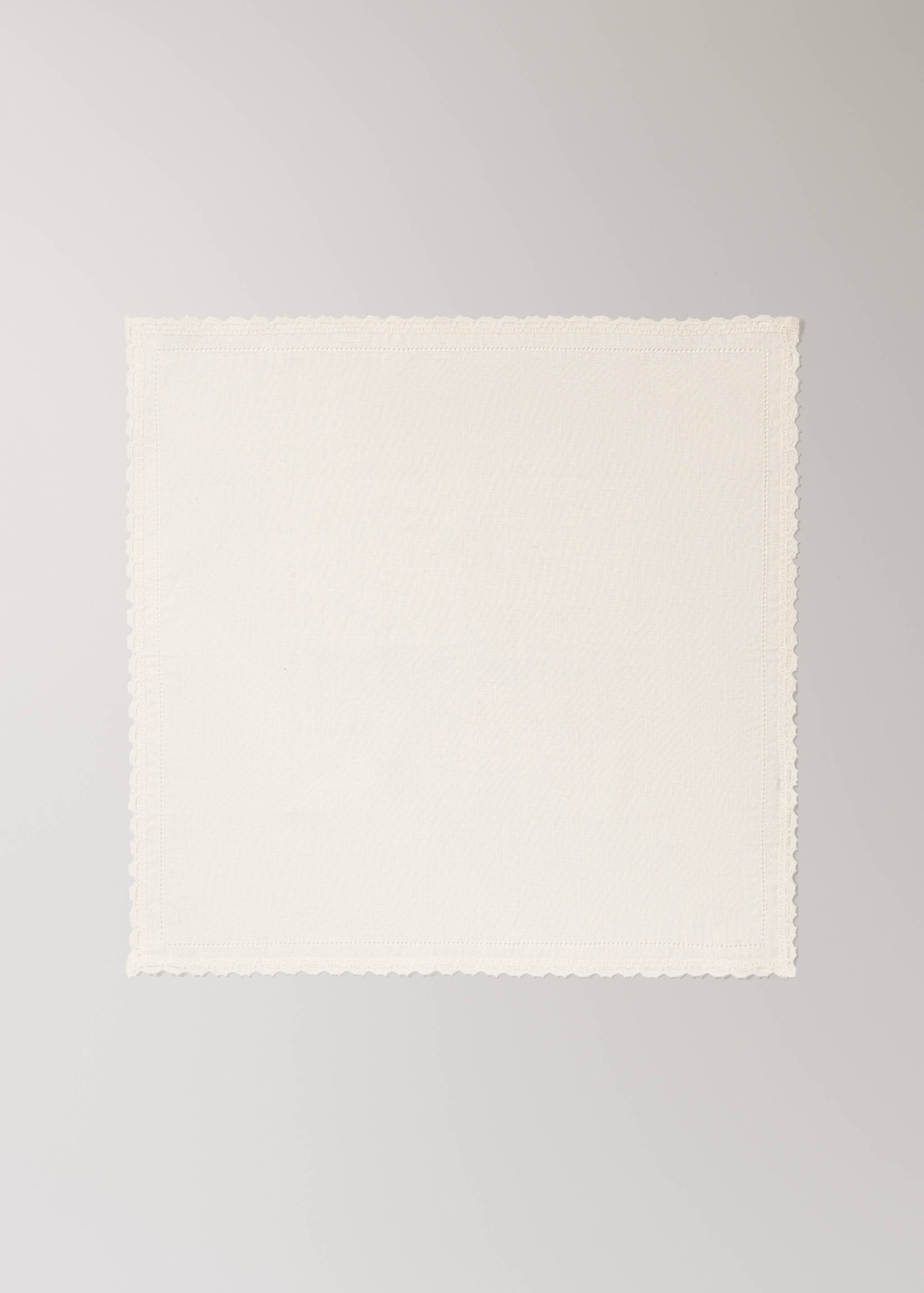 Linen napkins with lace edging - Article without model