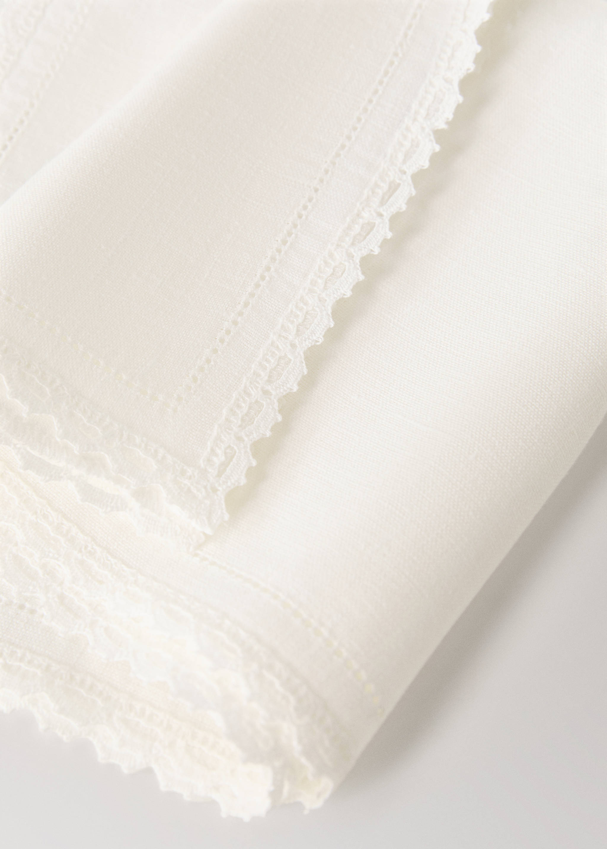 Linen napkins with lace edging - Details of the article 2