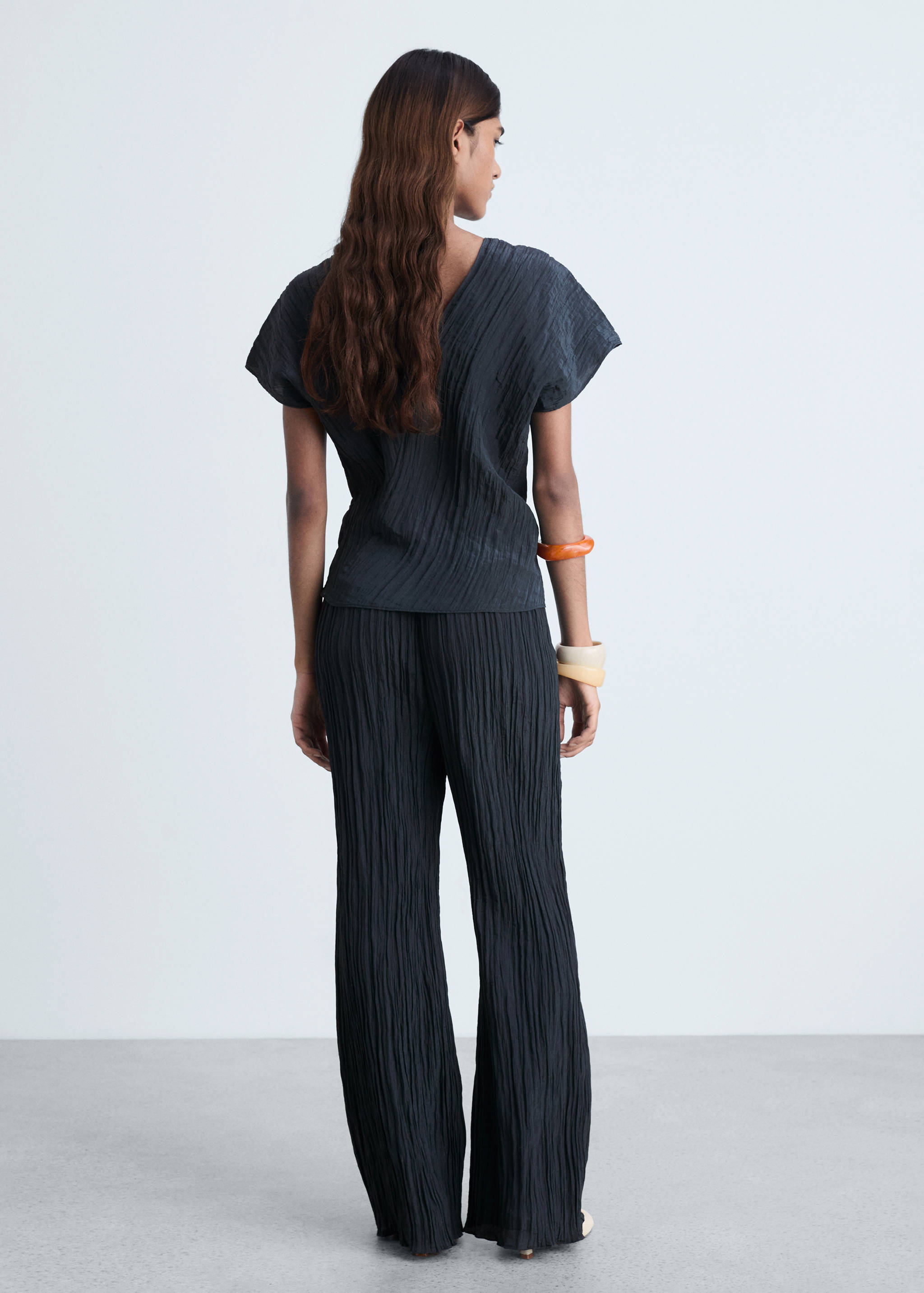 Pleated straight trousers - Reverse of the article