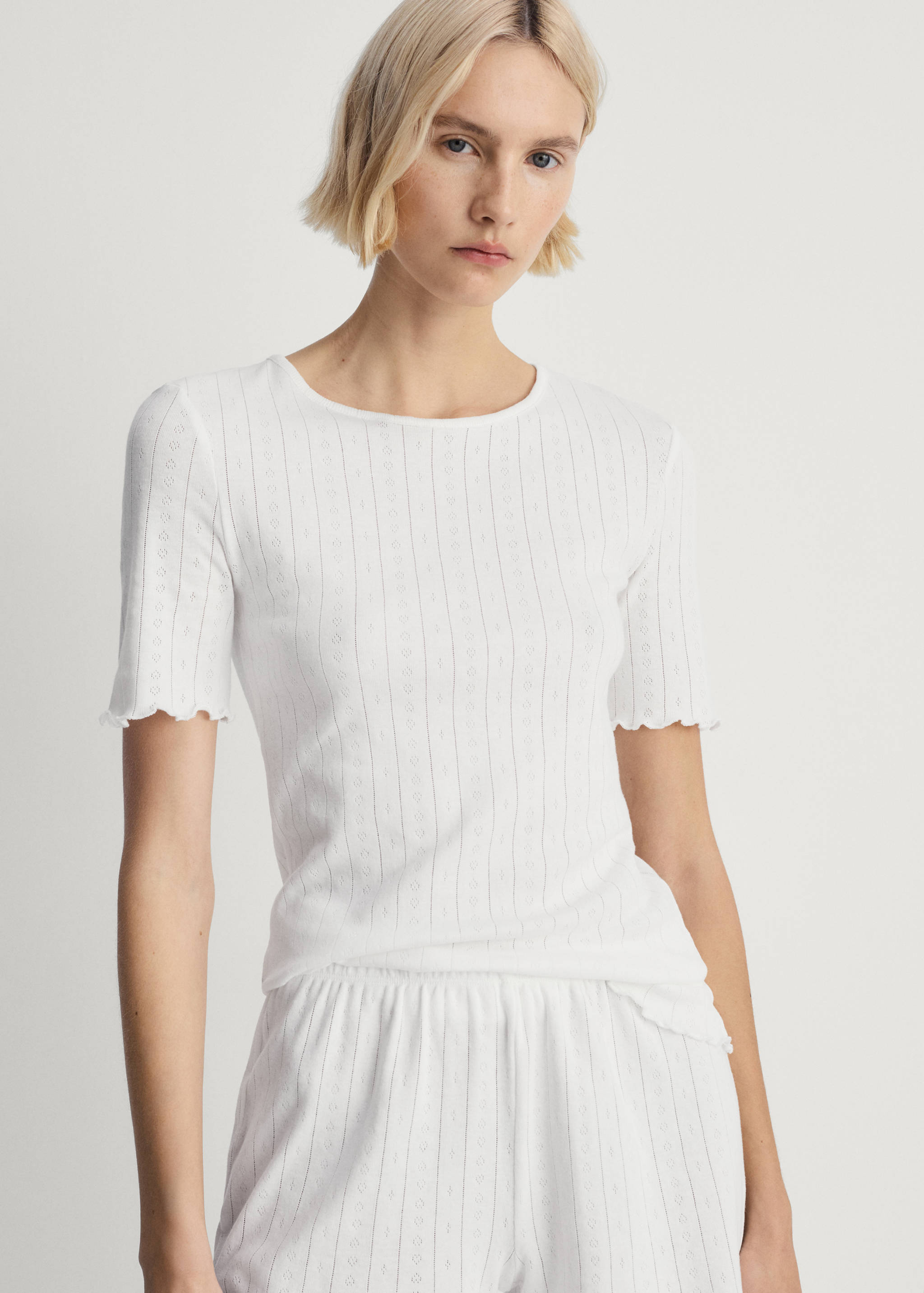 Top od piżamy z bawełny z ażurowym motywem - Plan średni