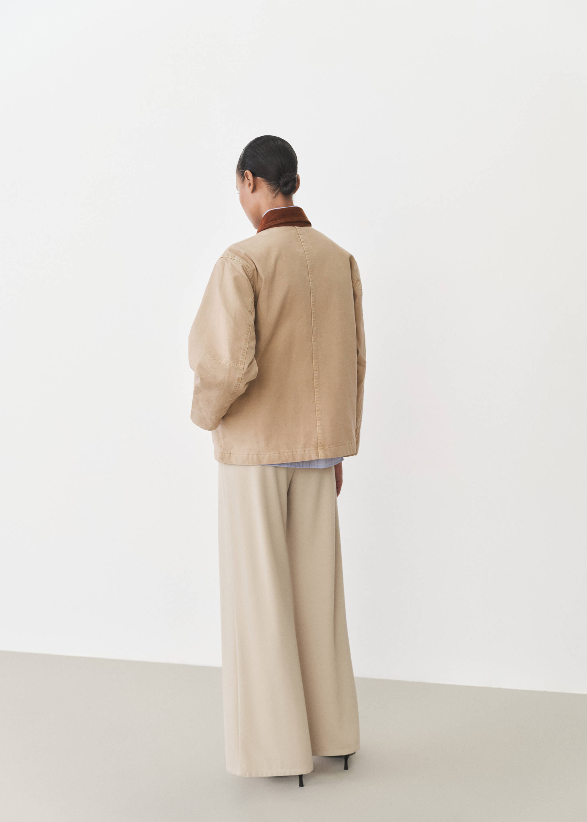 Denim barn jacket with contrasting collar - Reverse of the article