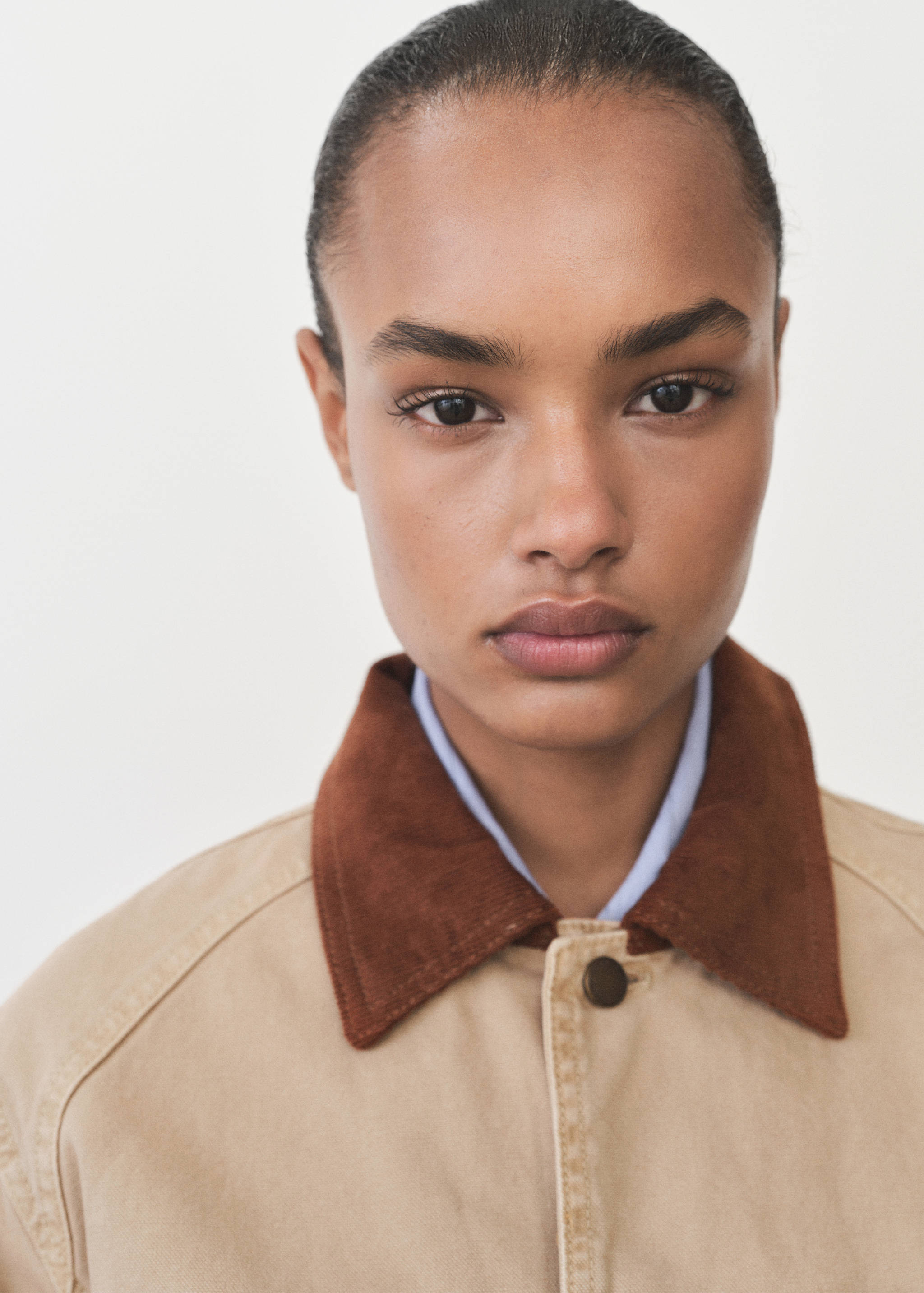 Denim barn jacket with contrasting collar - Details of the article 1