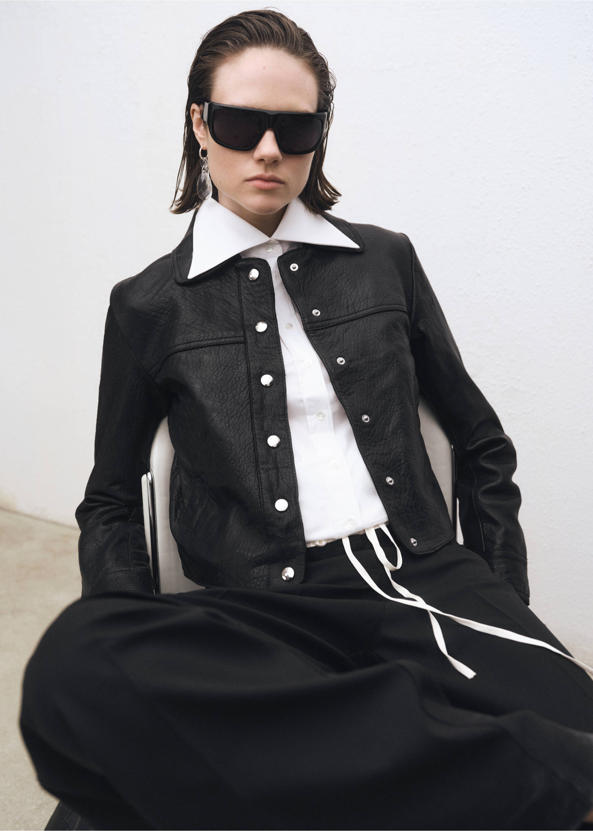 Chaqueta piel solapas - Plano medio, Negro. Ref: 87084075-00.