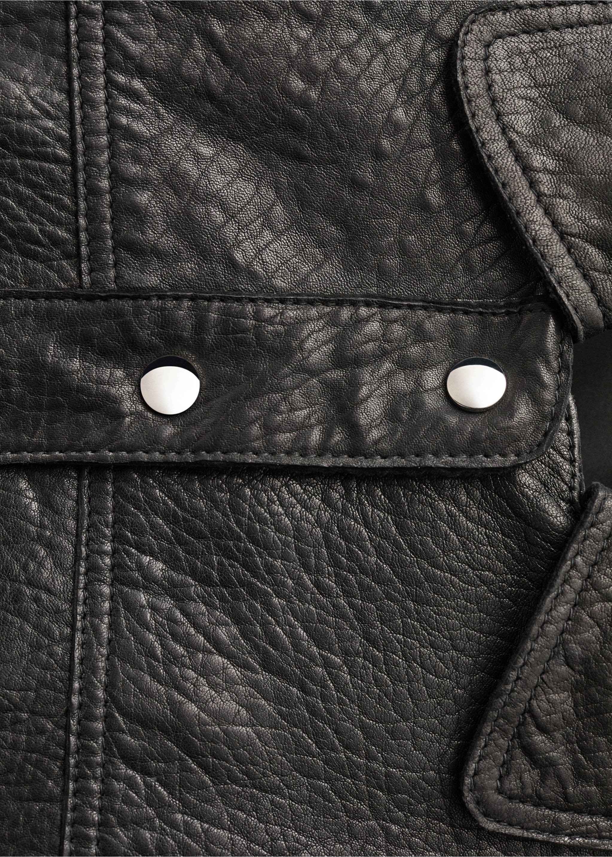 Chaqueta piel solapas - Detalle del artículo 8, Negro. Ref: 87084075-00.