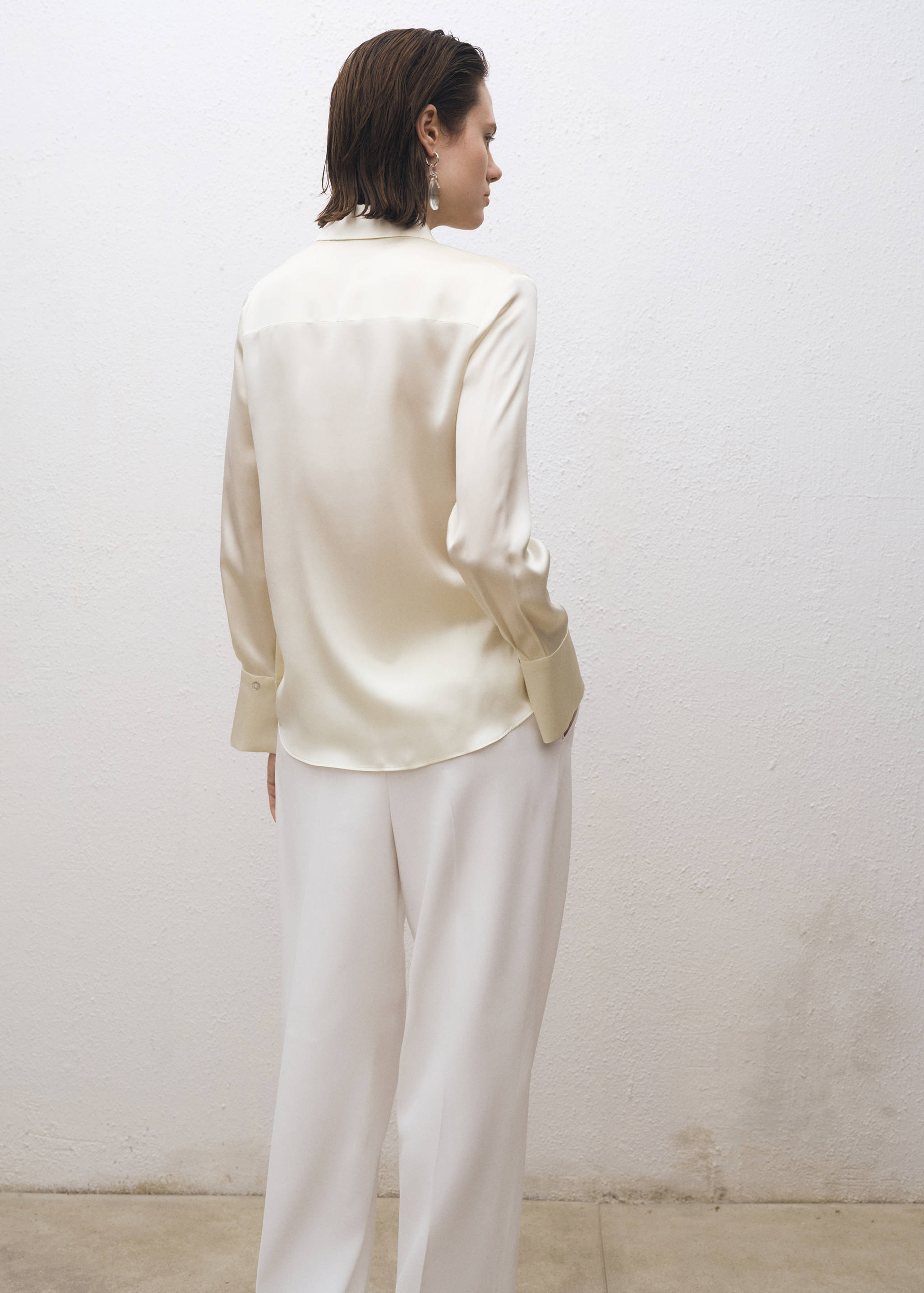 Satin silk shirt - Reverse of the article