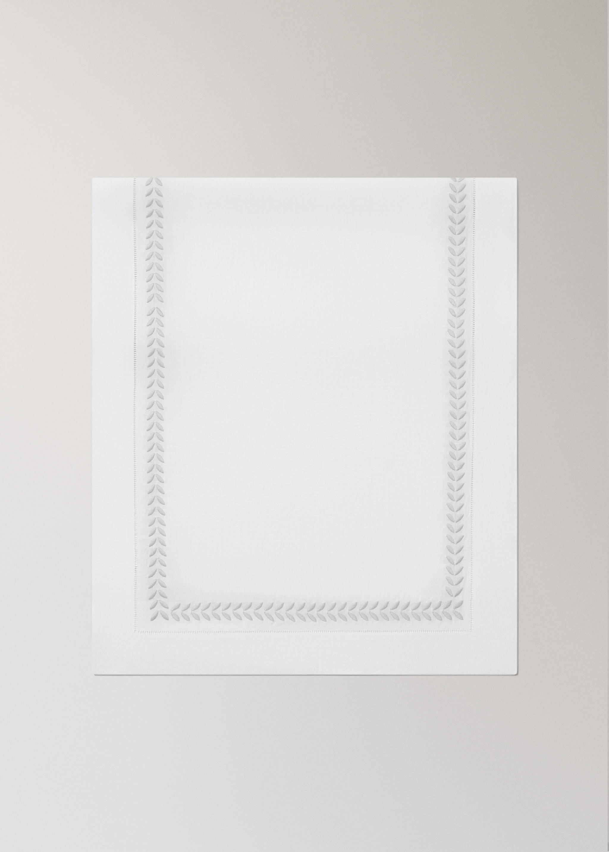 Lniany bieżnik stołowy w haftowaną jodełkę - Artykuł bez modela/modelki