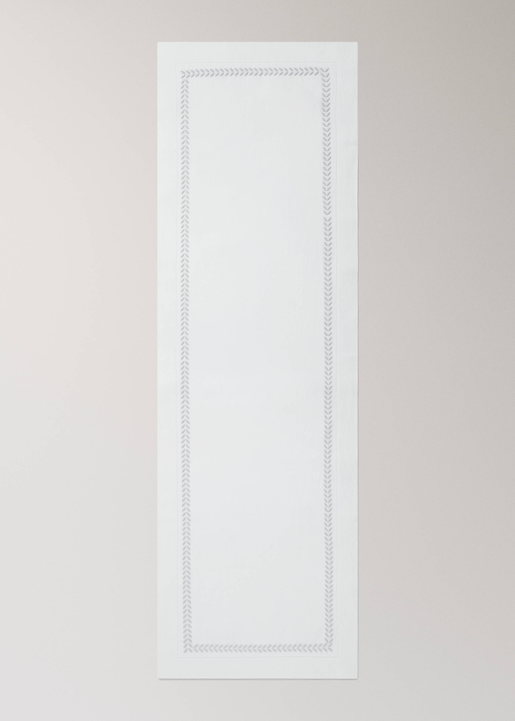 Lniany bieżnik stołowy w haftowaną jodełkę - Szczegóły artykułu 2