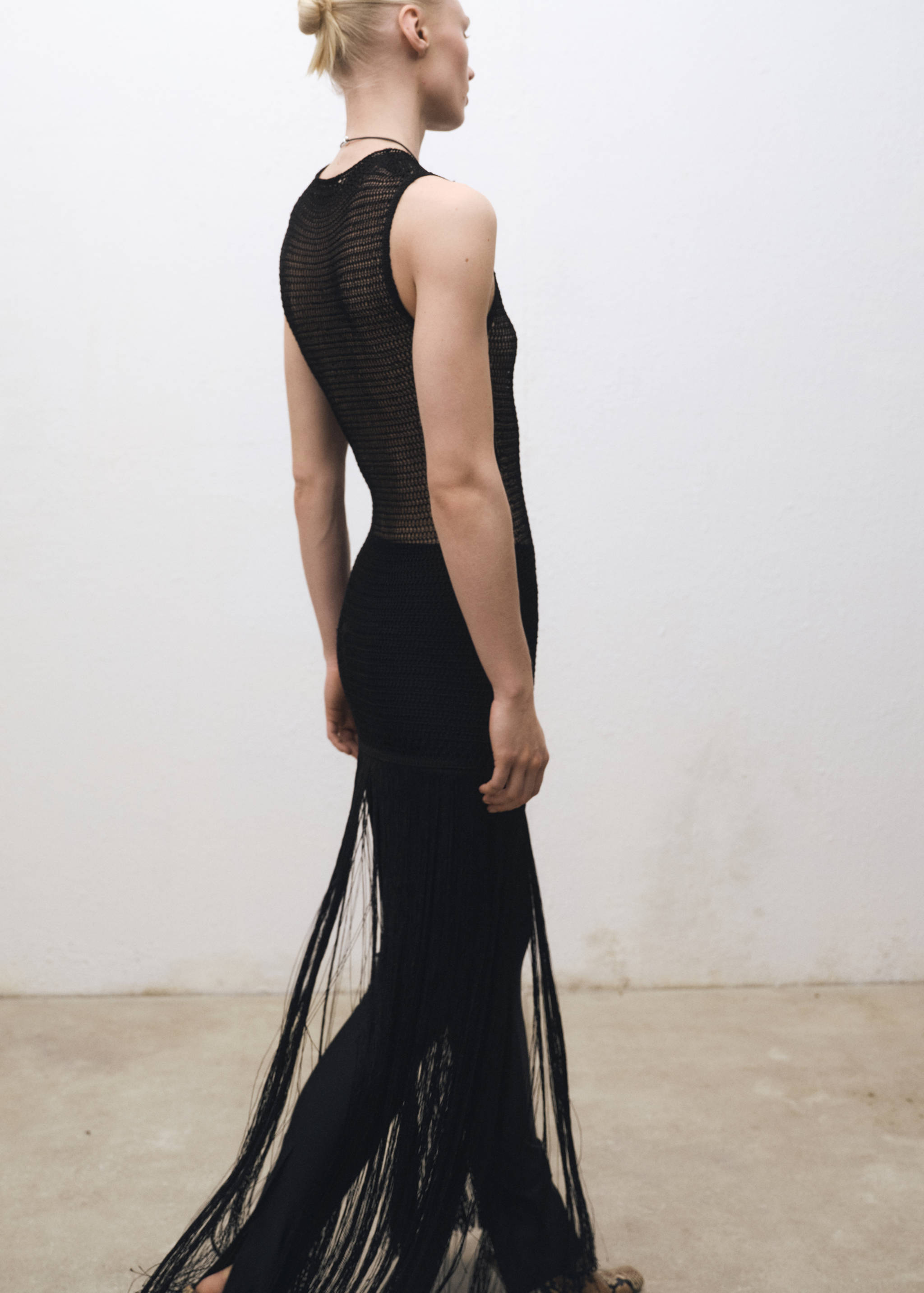 Knit dress with fringes and lace design - Reverse of the article