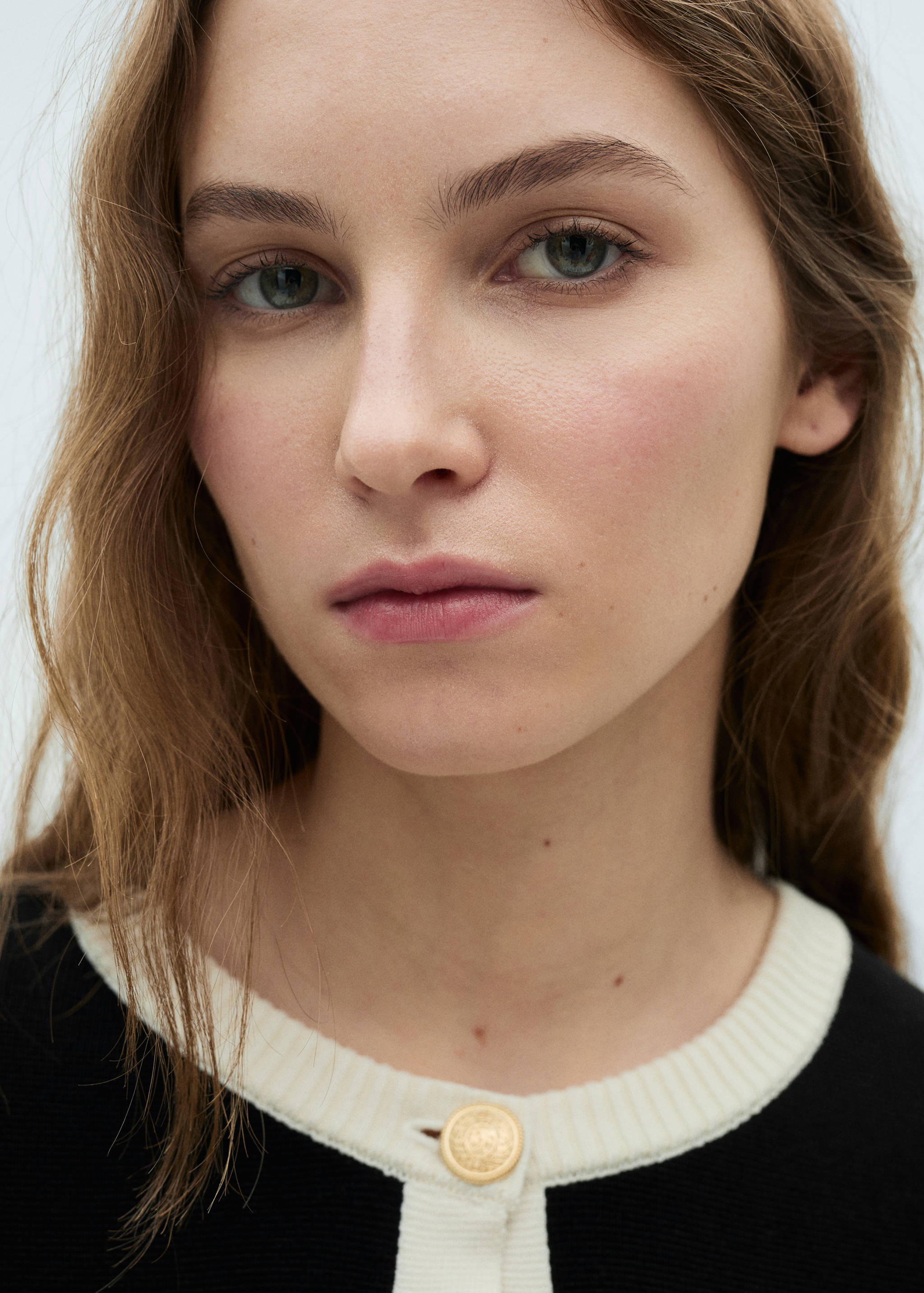 Knitted jacket with jewel buttons - Details of the article 1