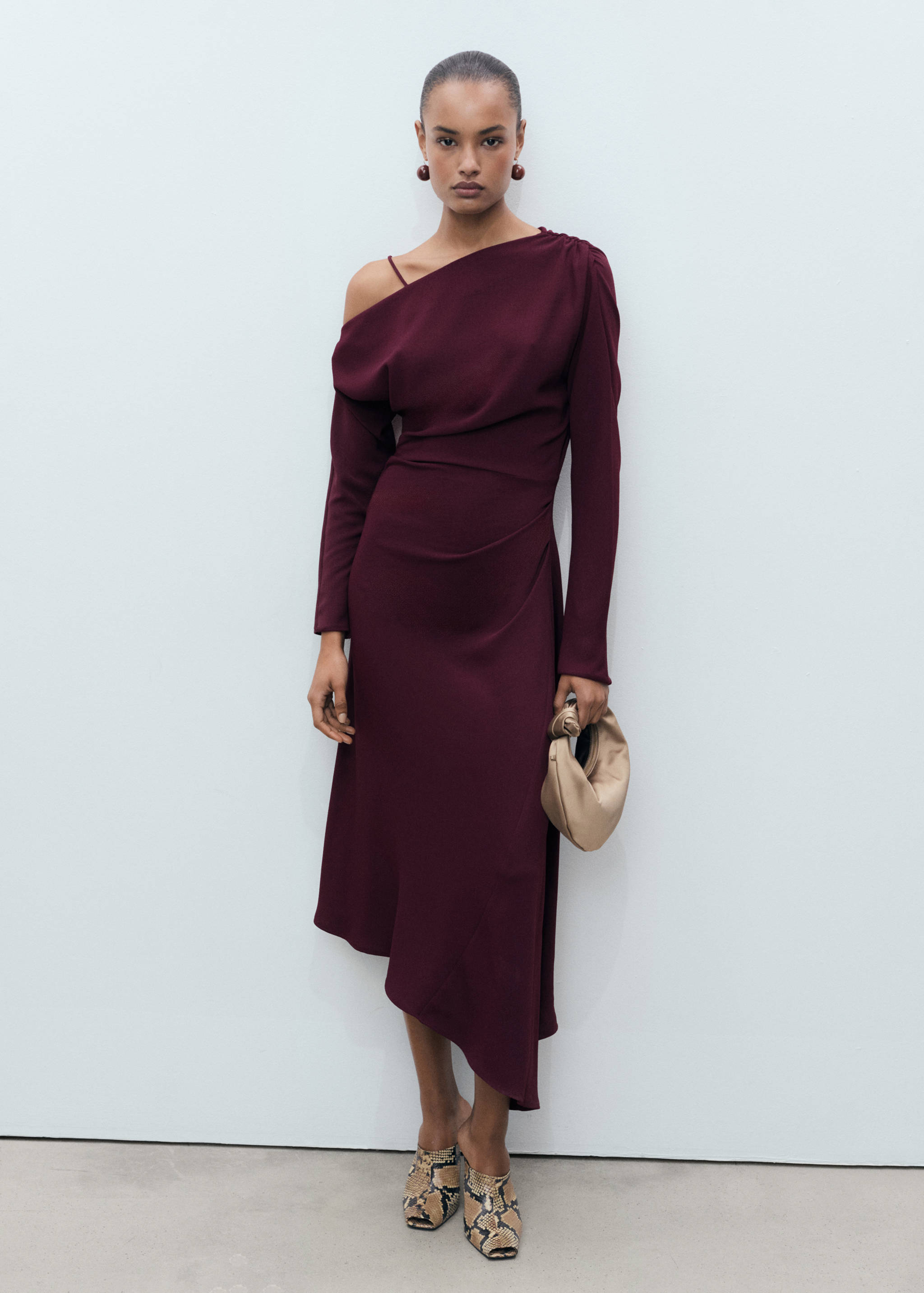 Asymmetrical midi-dress - General plane