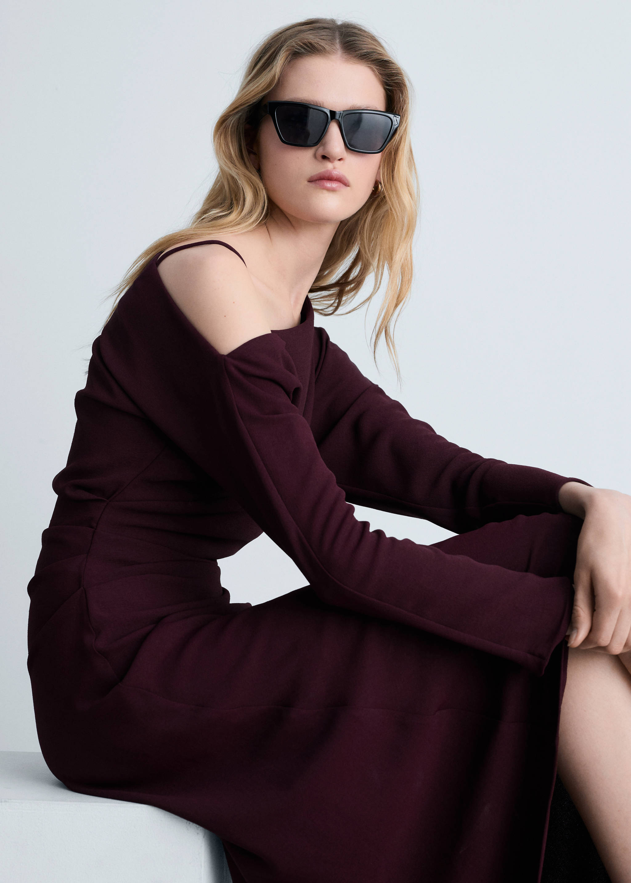 Asymmetrical midi-dress - Details of the article 2