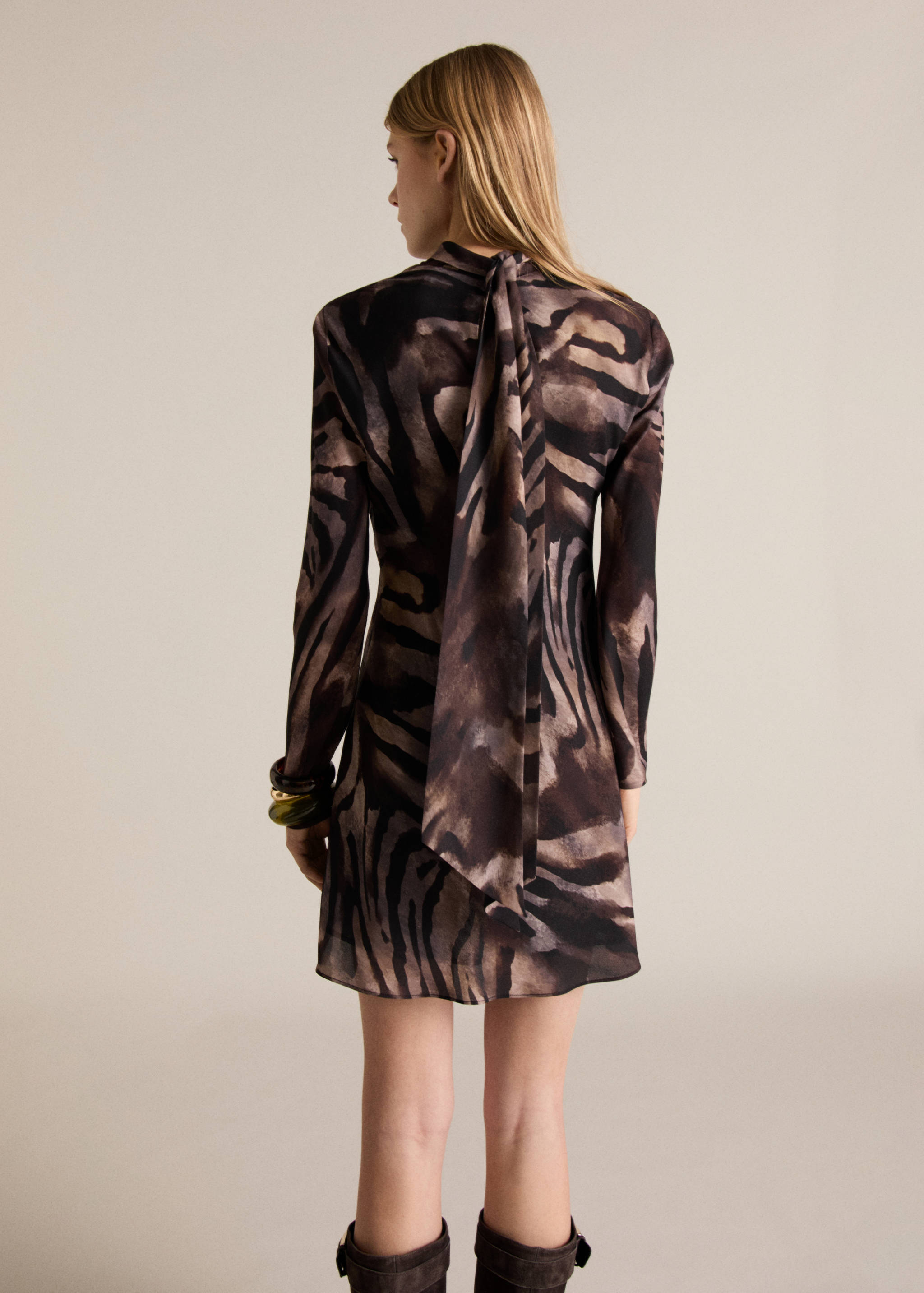Zebra back bow satin dress - Reverse of the article