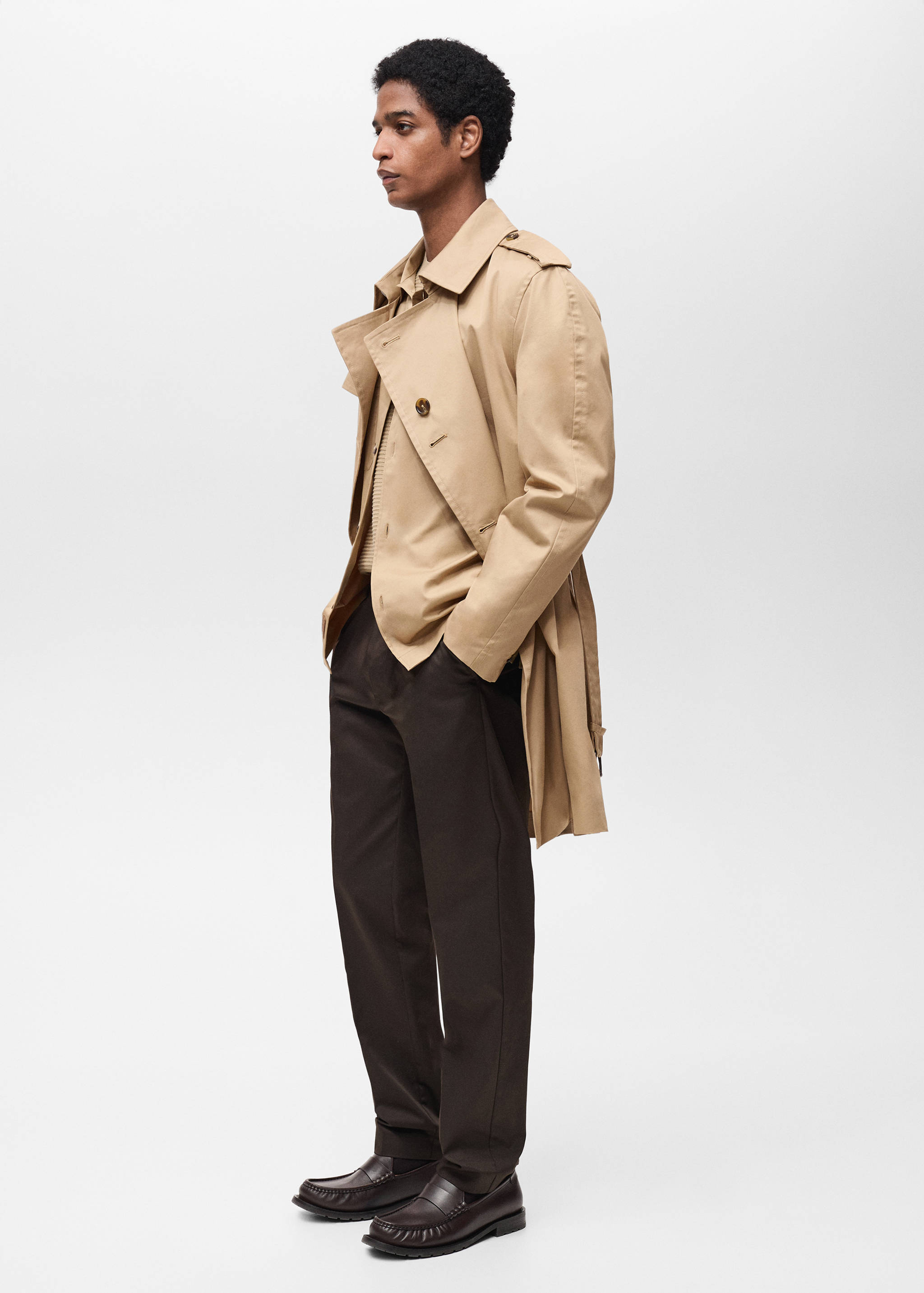 Water-repellent belted trench coat - Details of the article 2